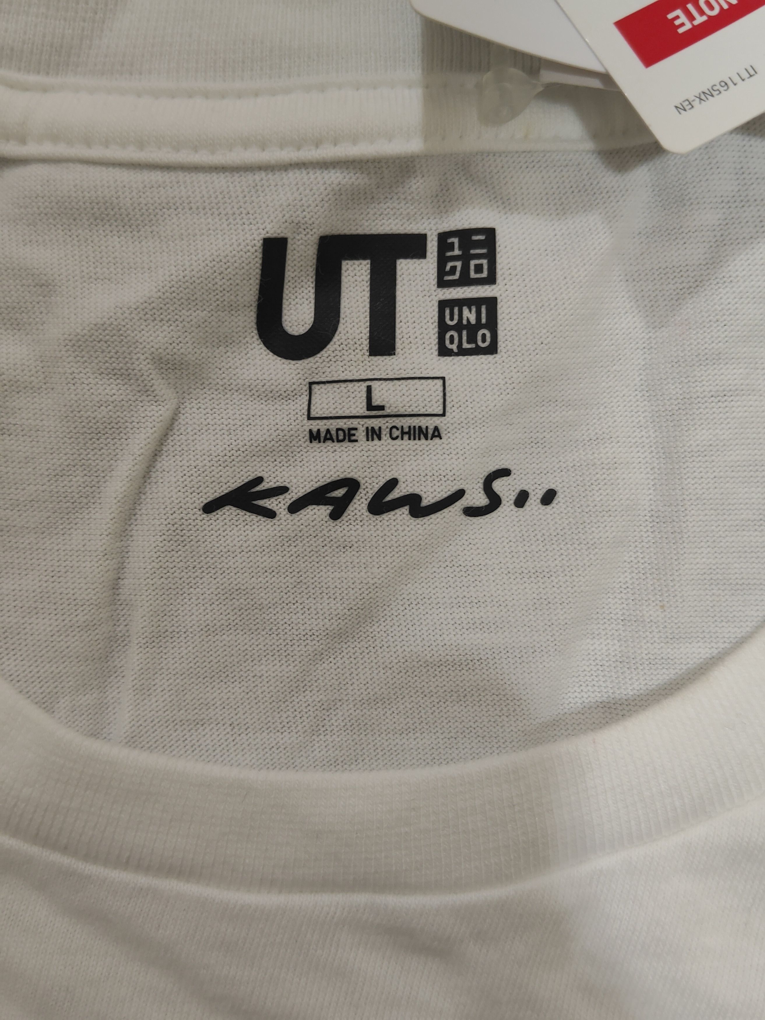 Kaws × Uniqlo Kaws x Uniqlo 2016 Heart Pocket T-shirt Size US M / EU 48-50 / 2 - 3 Thumbnail