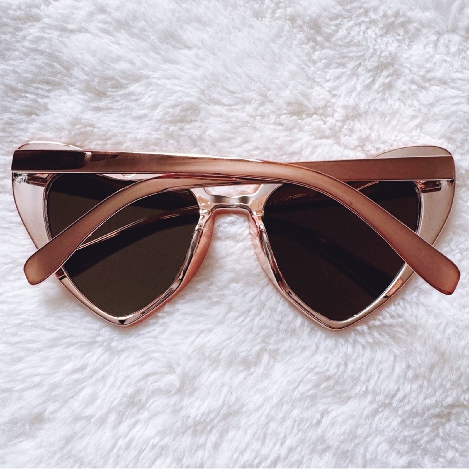 Other Addison Gold Heart-Shaped Sunglasses Size ONE SIZE - 13 Thumbnail