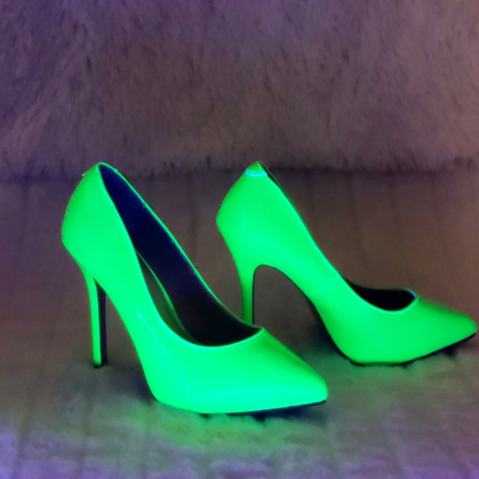 Other Amuse 20 Neon Green Patent 5" High Heel Shoes Pumps NY (US S Size US 11 / IT 41 - 2 Thumbnail