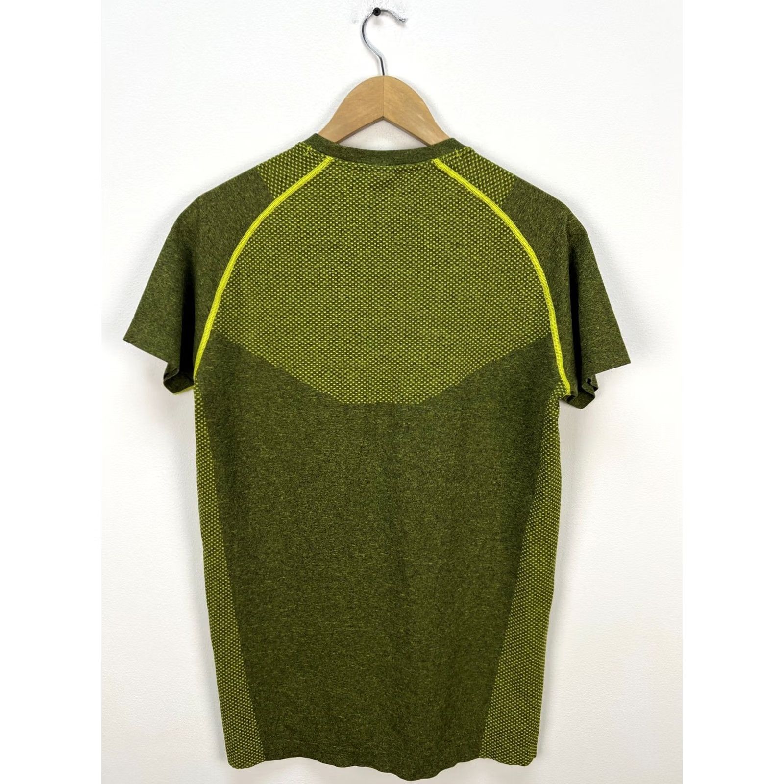 Gymshark GYMSHARK Shirt Men’s Size M David Laid Phantom Elite GYMSHARK DEVANT SEAMLESS Green Crew Neck Short Sleeve Activewear Shirts Mens Size US M / EU 48-50 / 2 - 4 Thumbnail