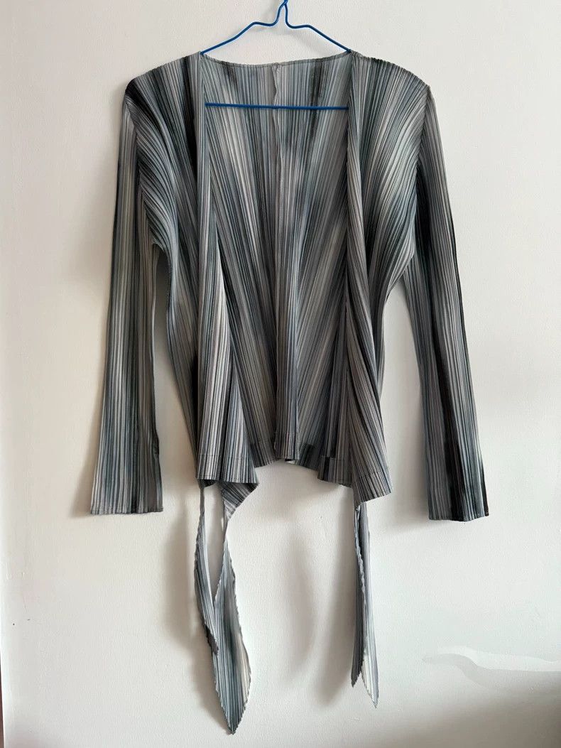 Issey Miyake Issey Miyake size:3 Grey pleated aurora cardigan Size M / US 6-8 / IT 42-44 - 2 Thumbnail