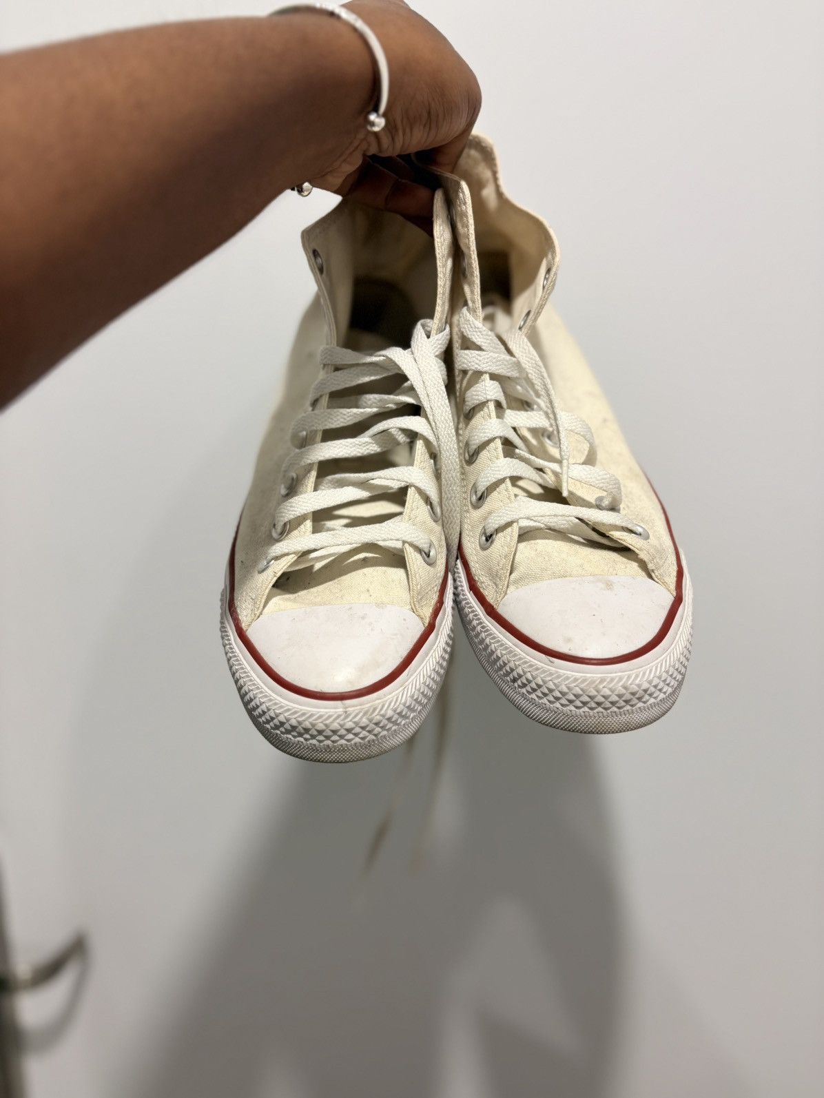 Converse High Top White Converse Sneakers Size US 7 / EU 40 - 4 Thumbnail