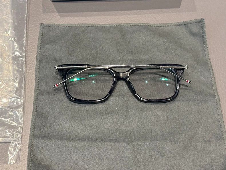 Thom Browne THOM BROWNE Classic Black Ribbed Glasses 2502-Nextarrow Size ONE SIZE - 4 Thumbnail