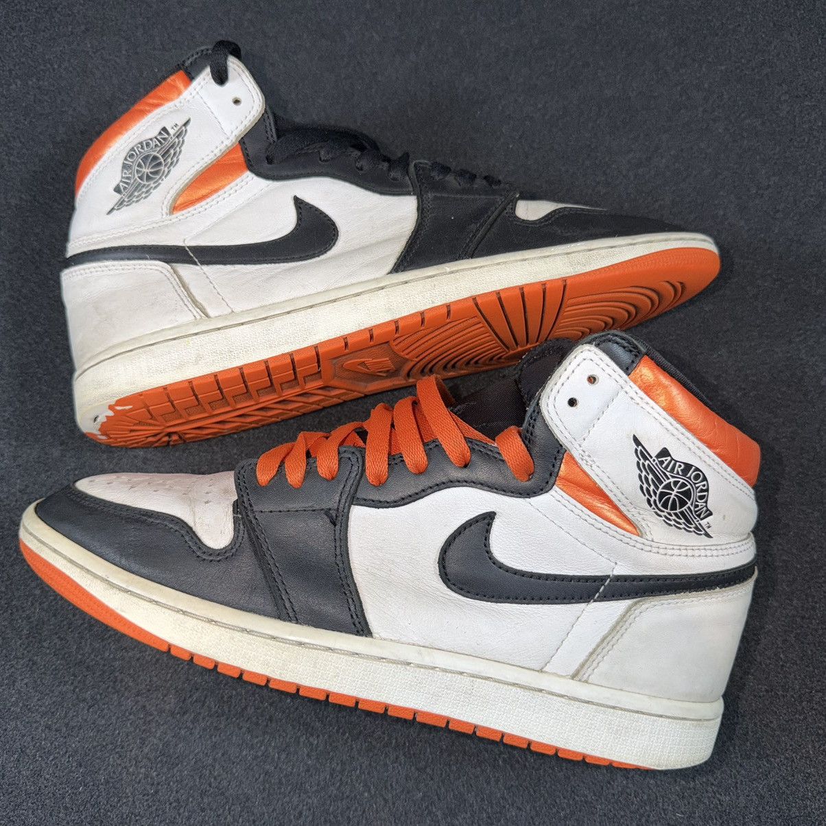Jordan Brand Nike Air Jordan 1 Retro High OG Electro Orange 555088-180 Size US 9.5 / EU 42-43 - 1 Thumbnail
