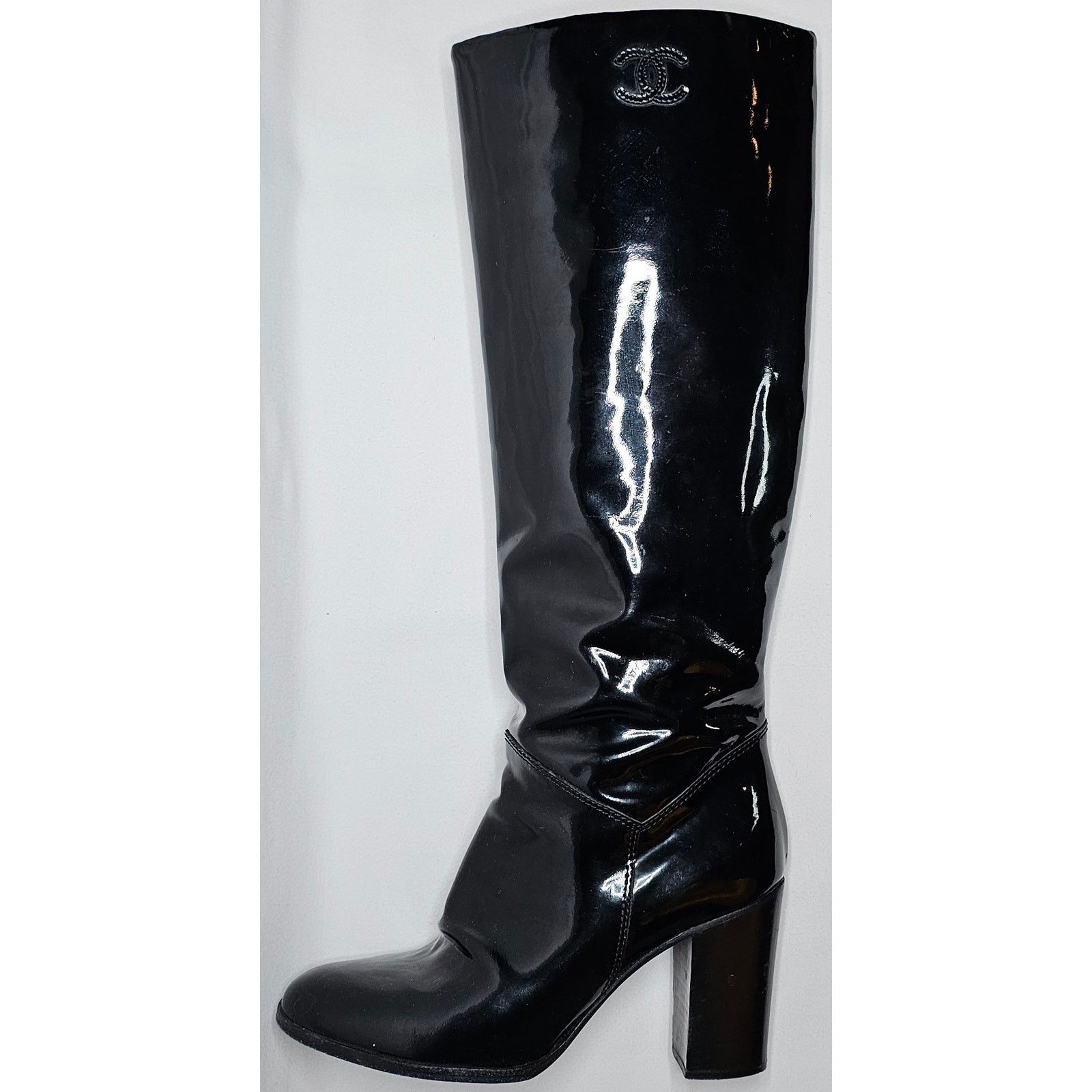 Chanel Chanel black patent boots and embroidered CC logo Size US 6 / IT 36 - 1 Thumbnail