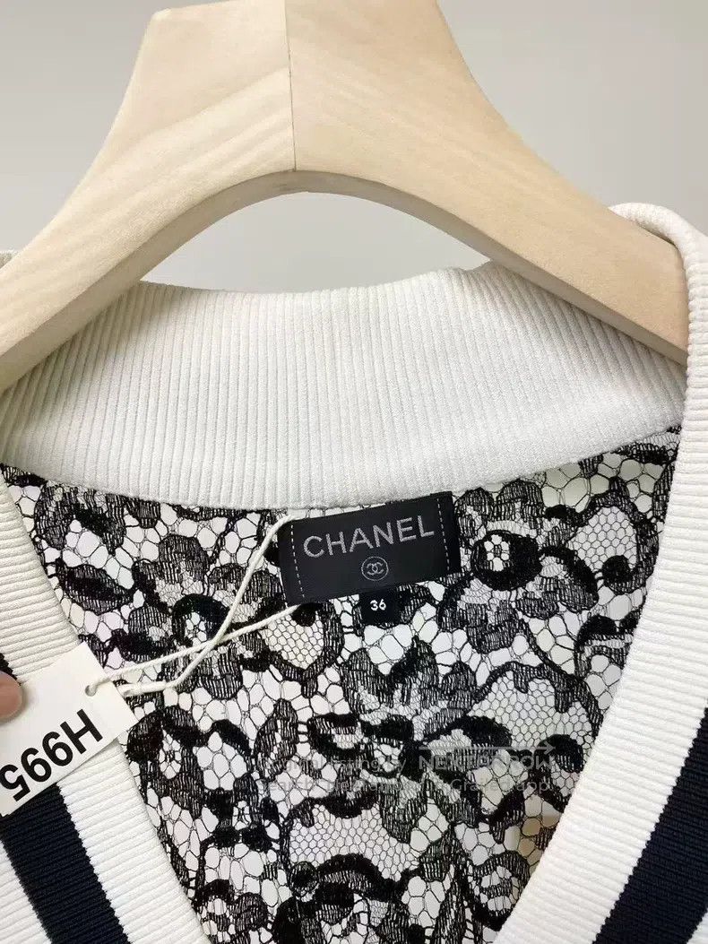 Chanel Chanel Black and white horizontal stripe V-neck lace flowe Size XS / US 0-2 / IT 36-38 - 3 Thumbnail