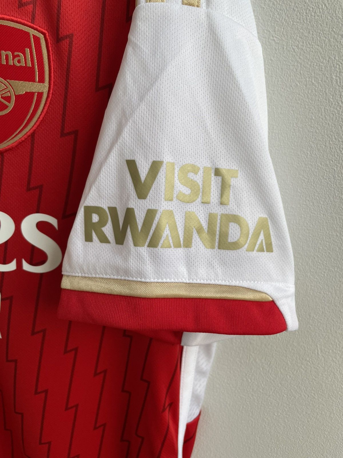 Vintage New Arsenal 2023 2024 Football Shirt Soccer Jersey HR6929 Size US L / EU 52-54 / 3 - 5 Thumbnail