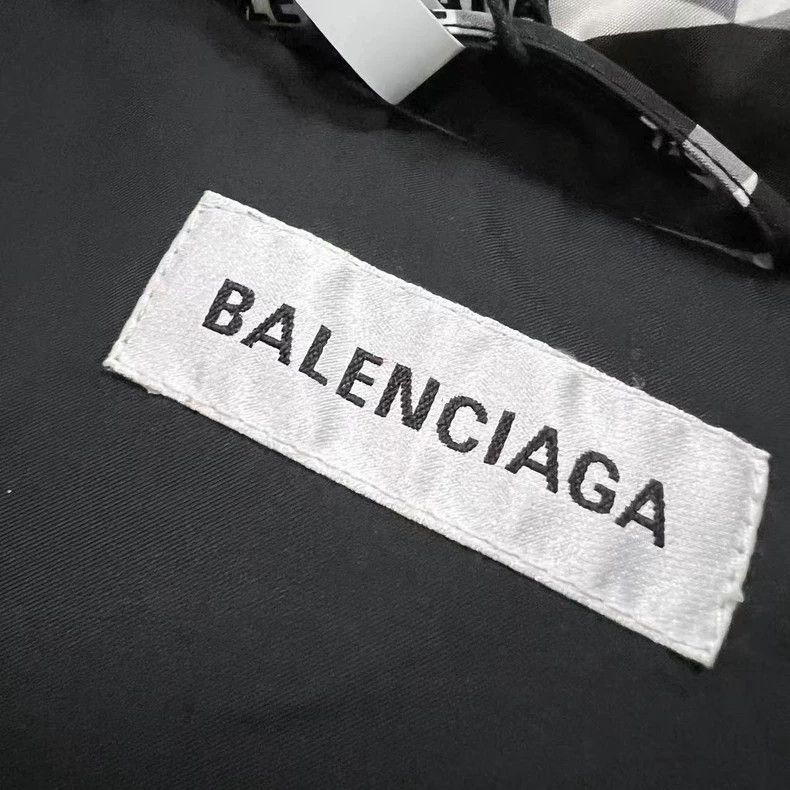 Balenciaga Balenciaga size 36 Bullet screen logo down jacket Size US XS / EU 42 / 0 - 4 Thumbnail