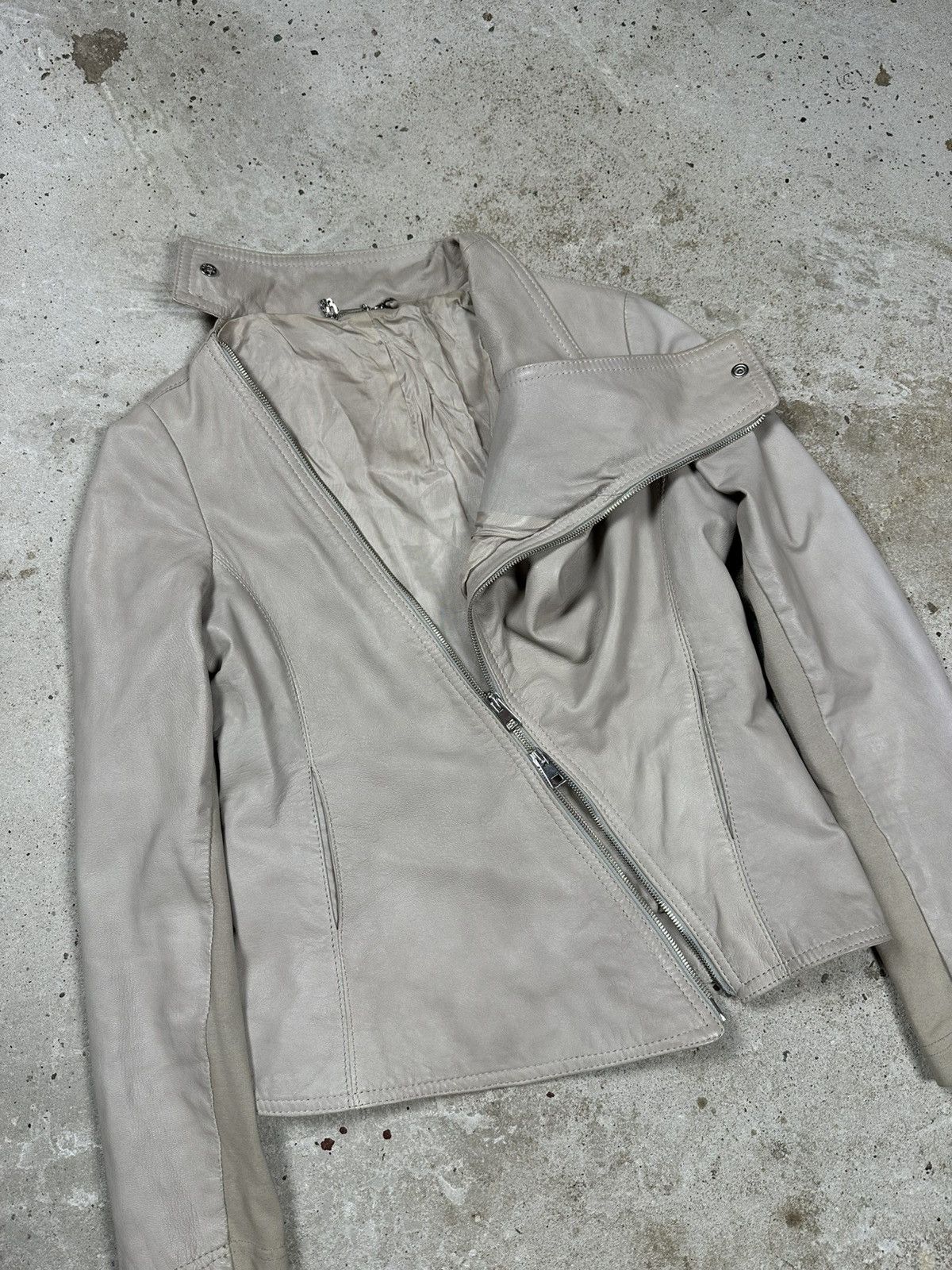 Japanese Brand Vintage Y2K Genuine Leather Beige Asymmetrical Archive Jackt Size US S / EU 44-46 / 1 - 6 Thumbnail