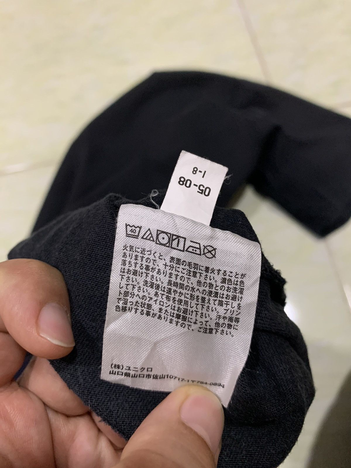 Hypebeast 🔥🔥 UNIQLO X KAWS TOKYO FIRST Size US M / EU 48-50 / 2 - 7 Thumbnail