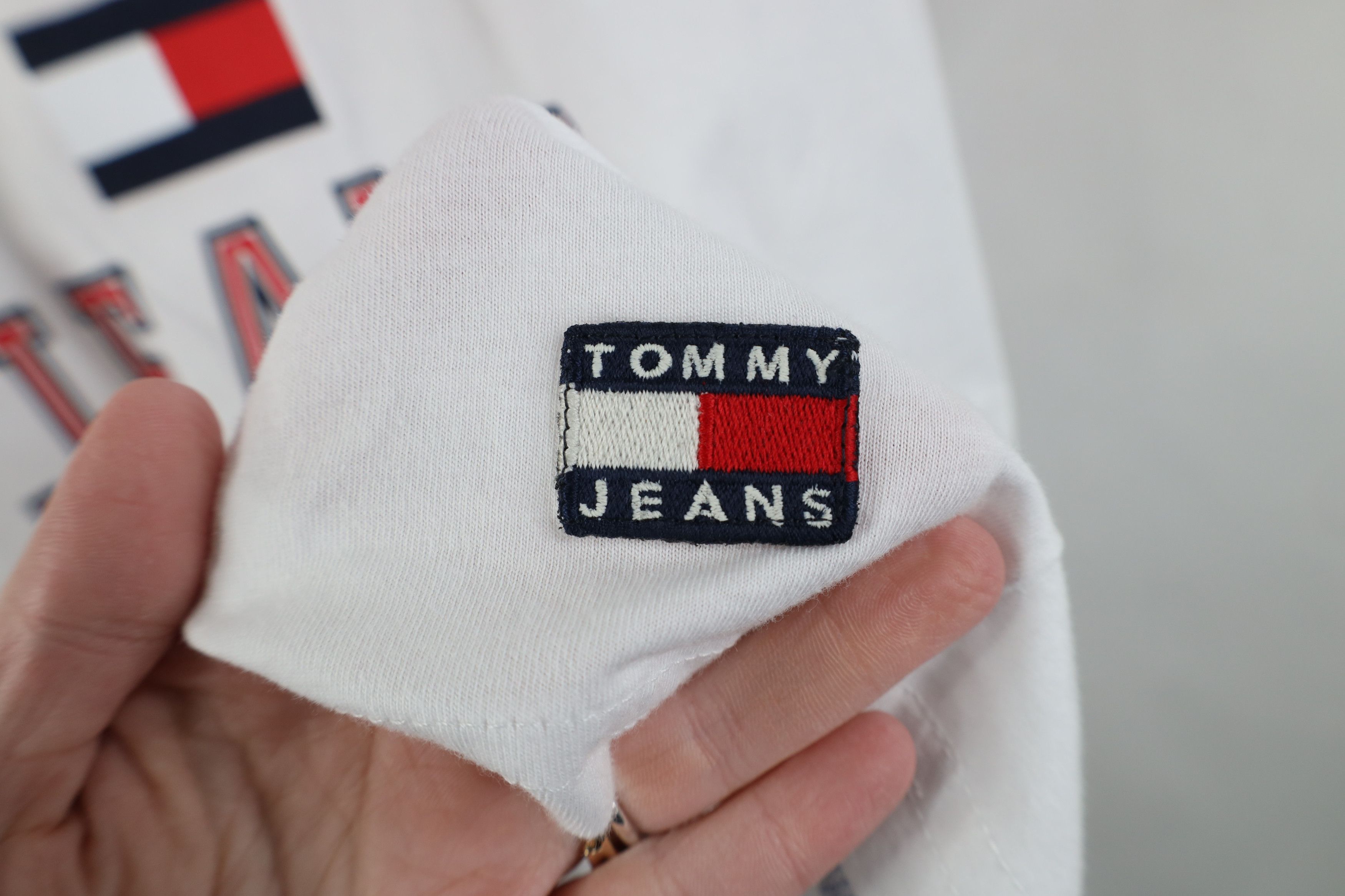 Tommy Hilfiger Vintage Y2K Tommy Hilfiger Big Logo Patch T-Shirt White Size US XXL / EU 58 / 5 - 4 Thumbnail