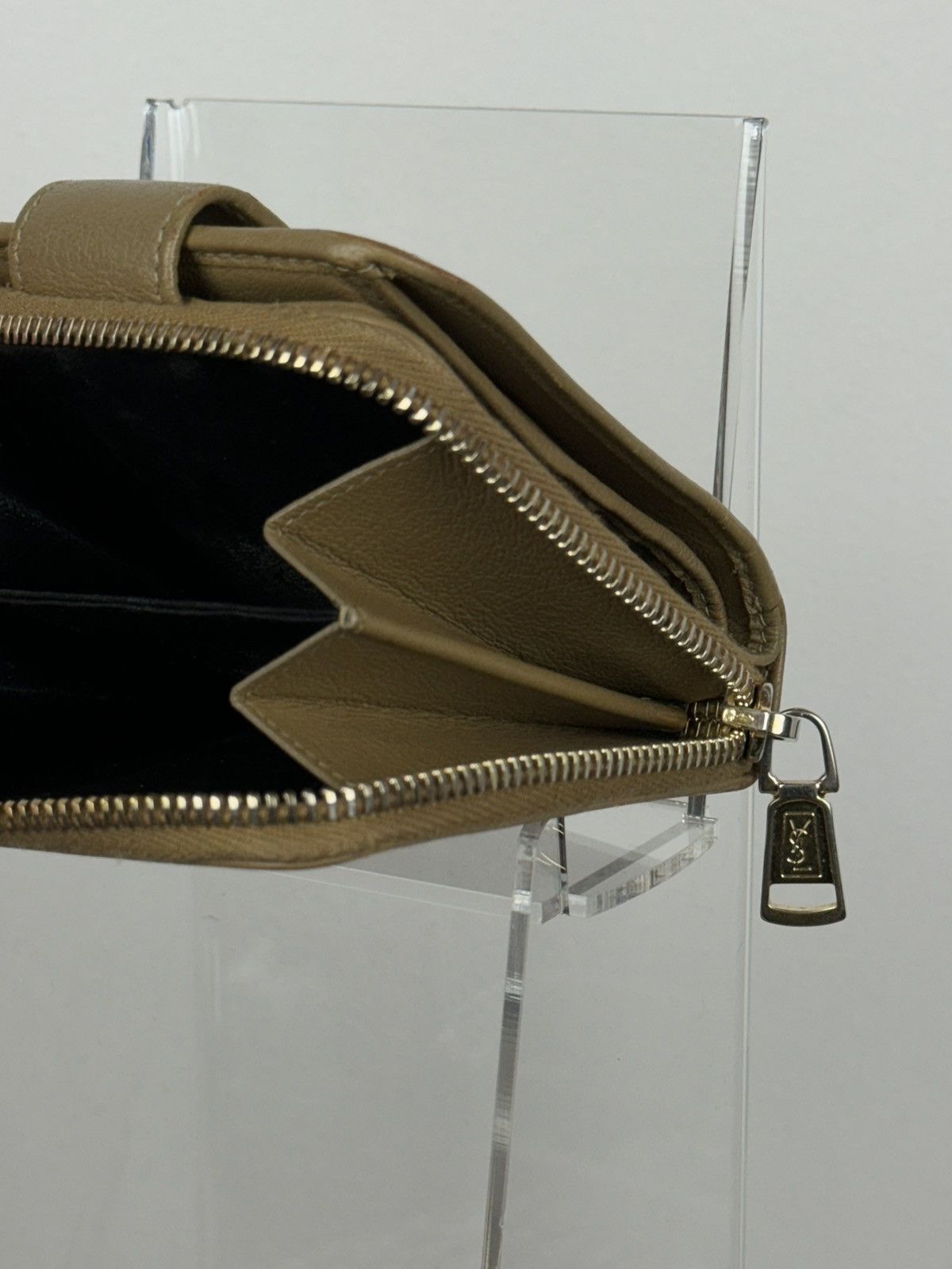 Yves Saint Laurent Rare leather wallet Yves Saint Laurent original luxury item Size ONE SIZE - 3 Thumbnail