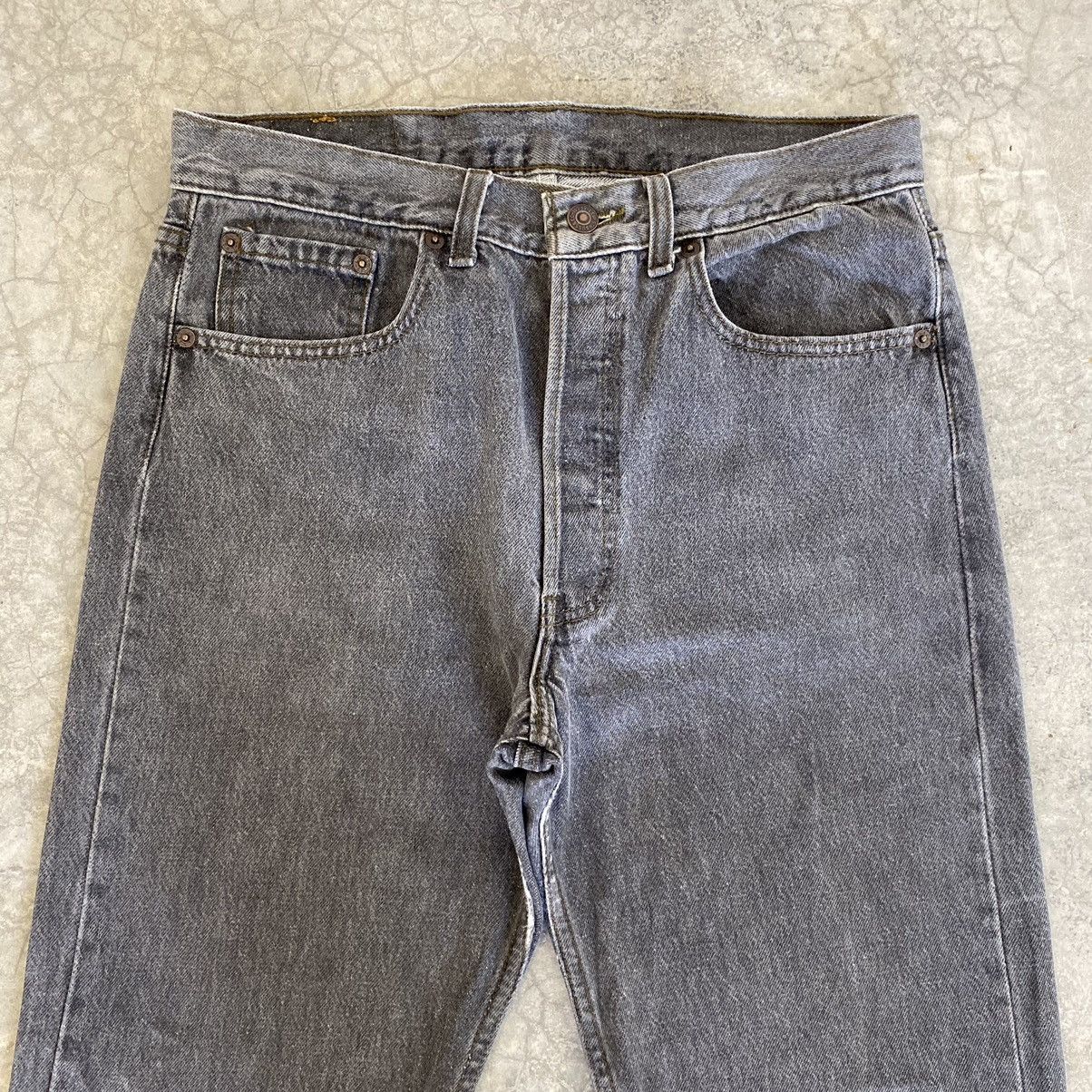 Levi's × Vintage Size 31x33.5 Vintage 1993 Levis 501 Ash Grey Jeans Size US 31 - 8 Thumbnail