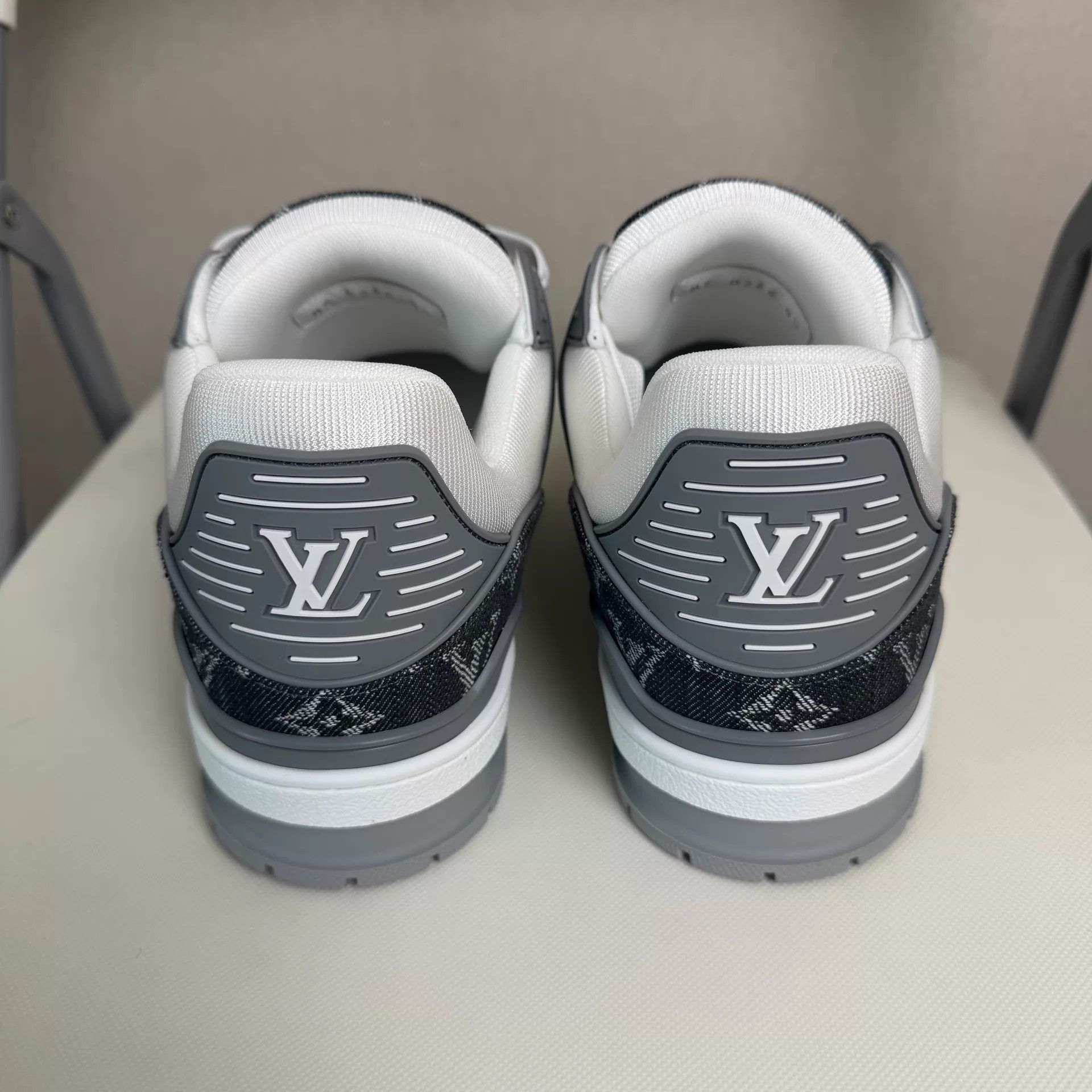 Louis Vuitton LOUIS VUITTON Trainer Low-Top Unisex White-Gray 42.5 Size US 9.5 / EU 42-43 - 3 Thumbnail