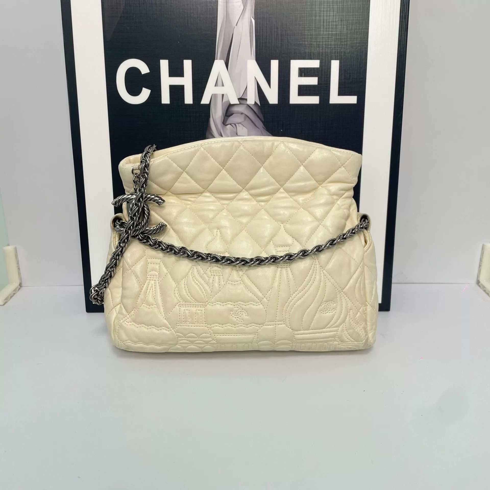 Chanel Pre-loved Bag Very good condition Size ONE SIZE - 1 Thumbnail