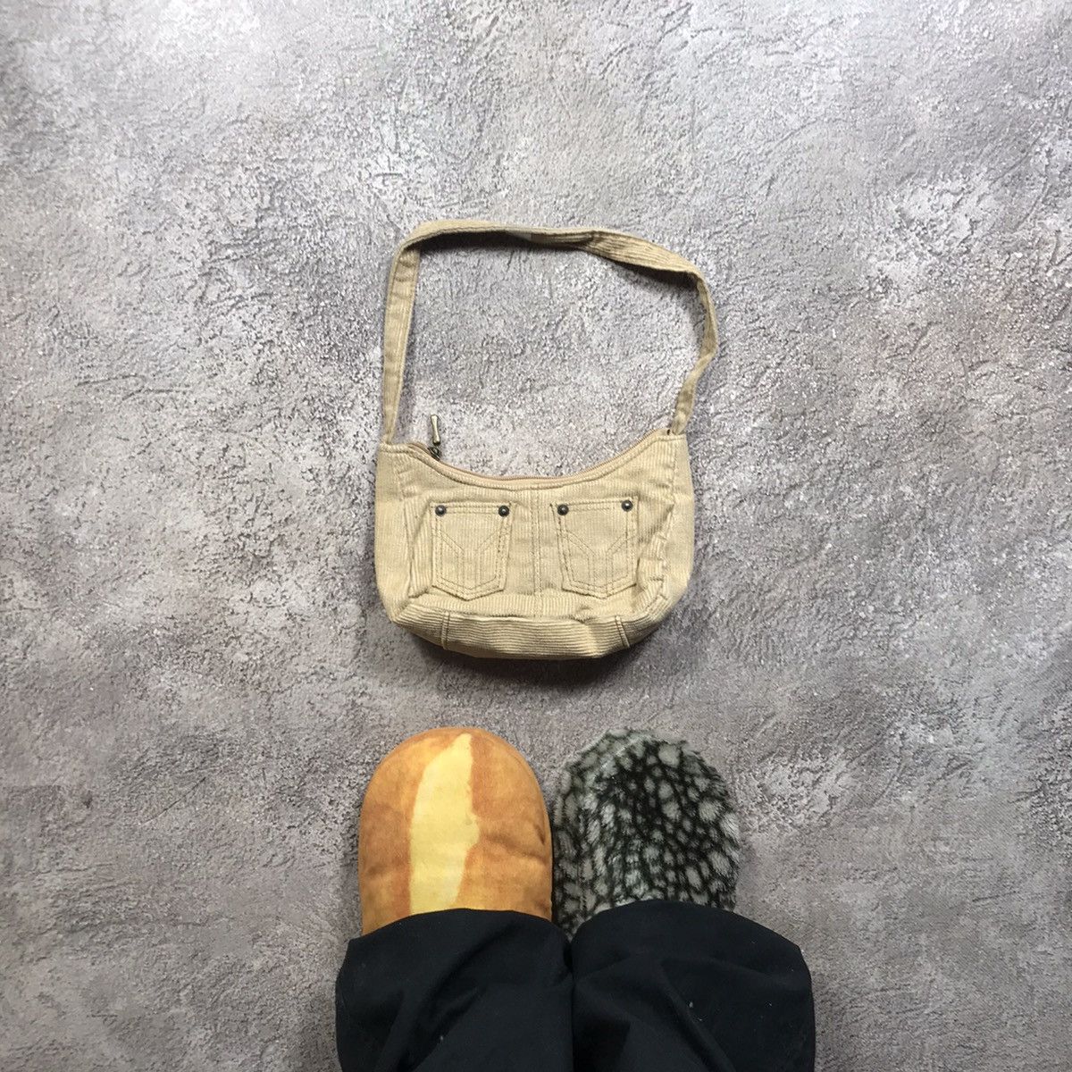 Vintage Vintage Y2K Cream Crossbody Bag Japanese Streetwear Faded OS Size ONE SIZE - 1 Thumbnail