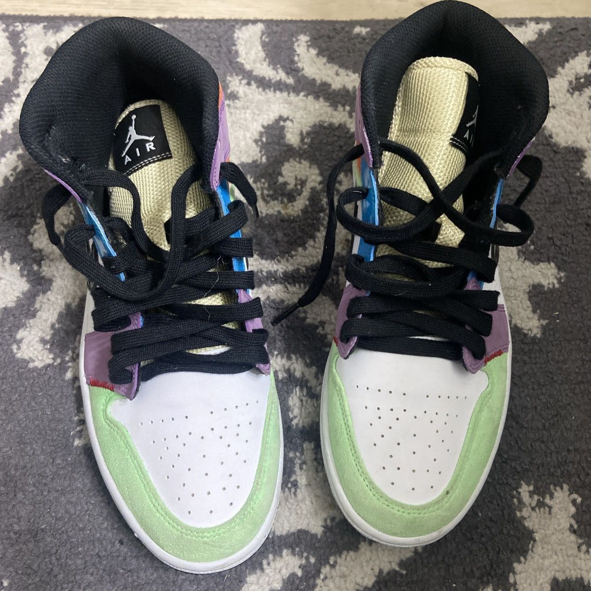 Jordan Brand 2020 Wmns Air Jordan 1 Mid SE 'Lightbulb' Size US 9 / IT 39 - 3 Thumbnail