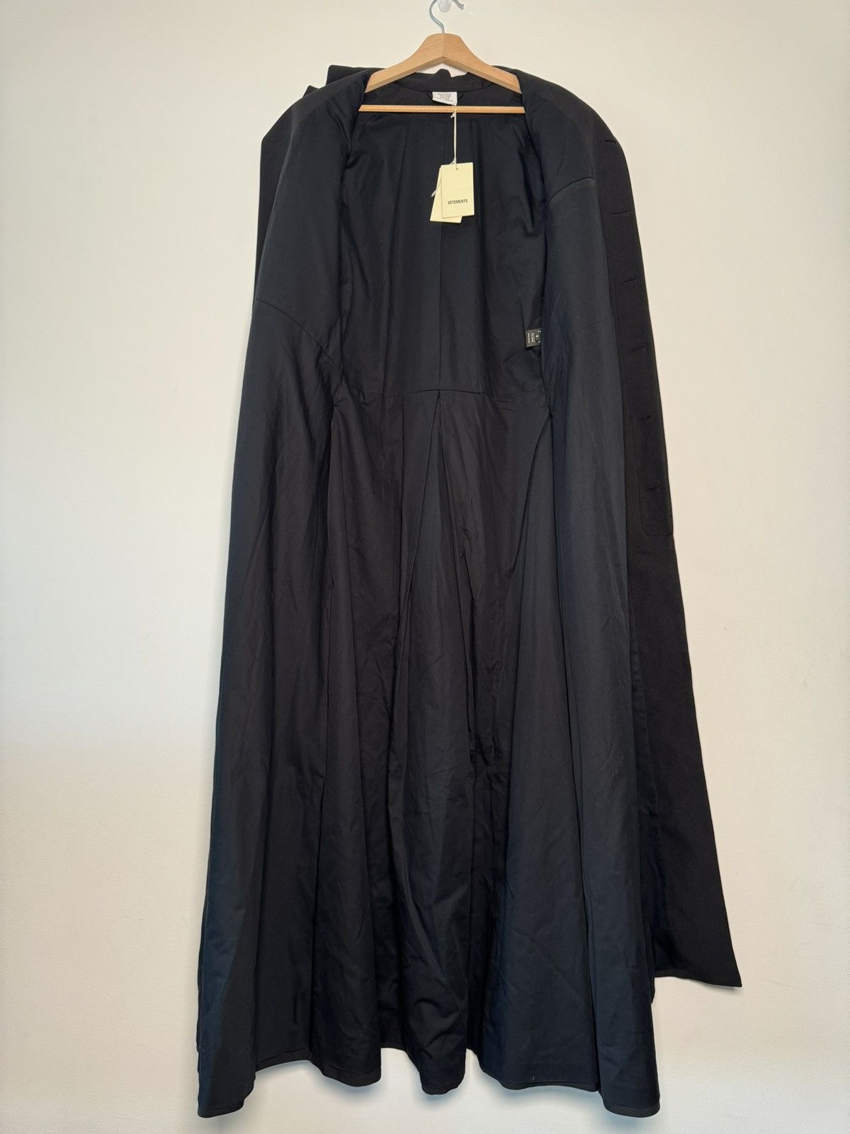 Vetements VETEMENTS long crepe coat HELLO BOYS ss2016, size S, NWT Size US S / EU 44-46 / 1 - 7 Thumbnail