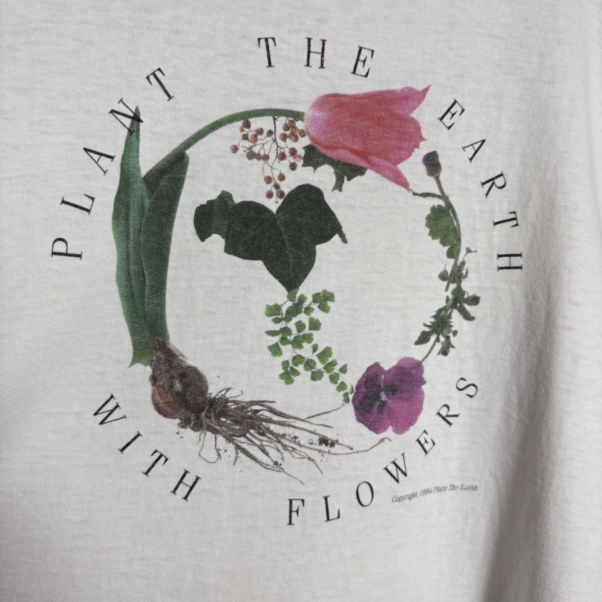 Vintage Vintage 90s Planet The Earth With Flowers Art T-Shirt Size US XL / EU 56 / 4 - 2 Thumbnail