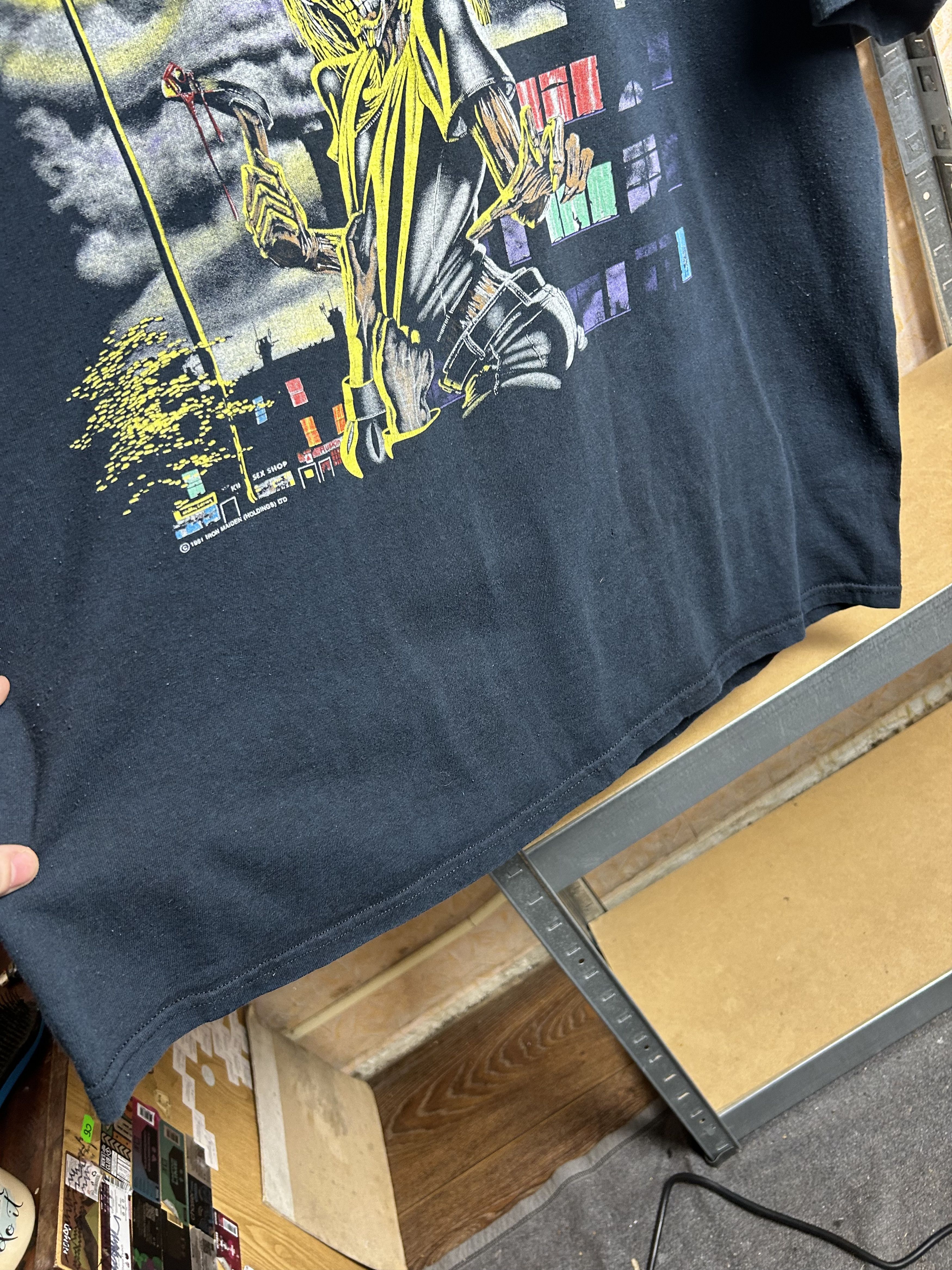 Band Tees Vintage 2000s Iron Maiden 1981 Print Rock Band T-shirt Size US XL / EU 56 / 4 - 11 Thumbnail
