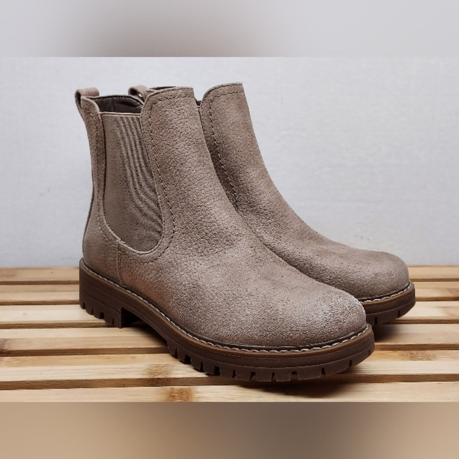 Other Cliffs by White Mountain Womens | Beige Ankle Boots Size 7.5 Size US 7.5 / IT 37.5 - 1 Thumbnail