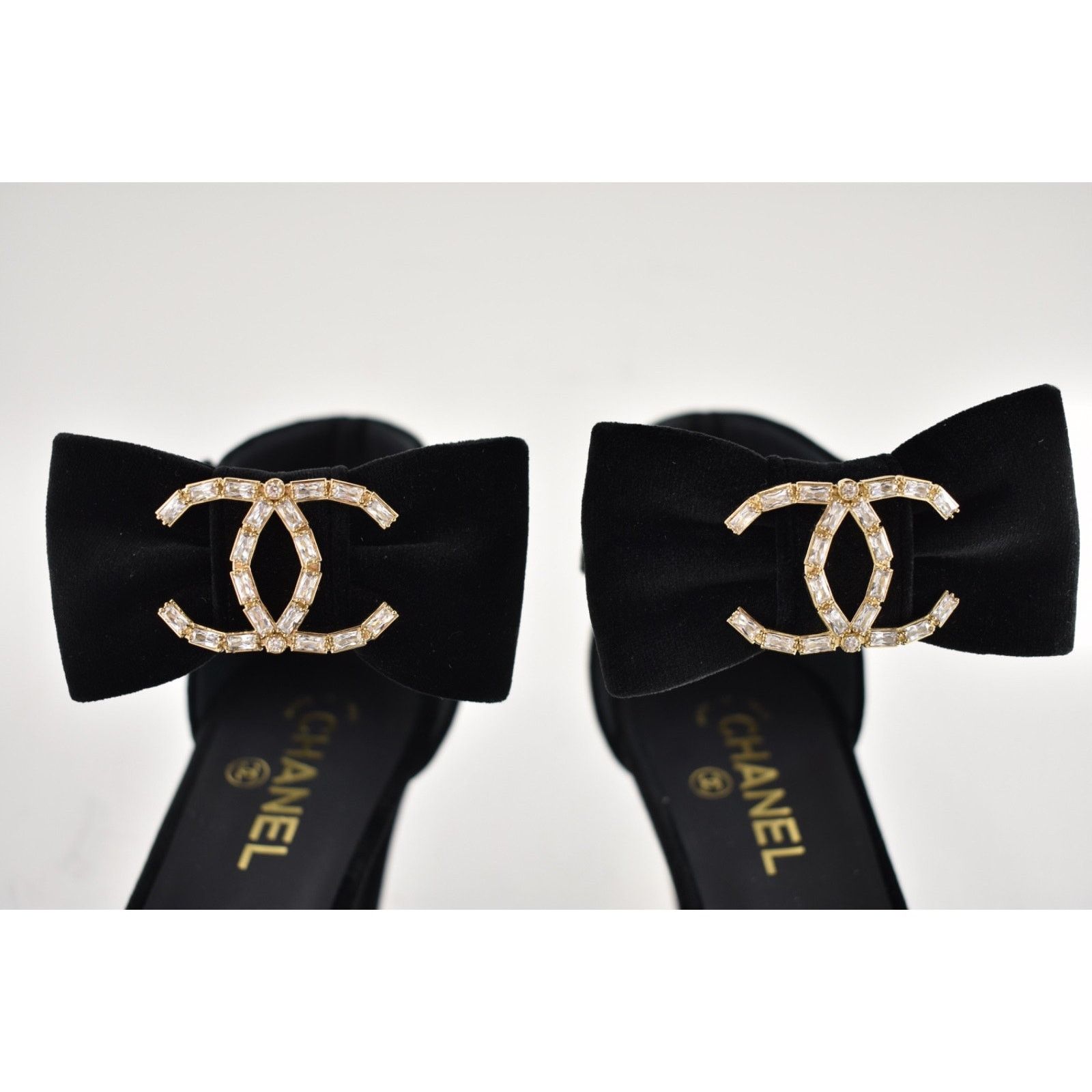 Chanel Chanel 24K Black Velvet Crystal CC Logo Mary Jane Pump 42 Size US 11 / IT 41 - 12 Thumbnail