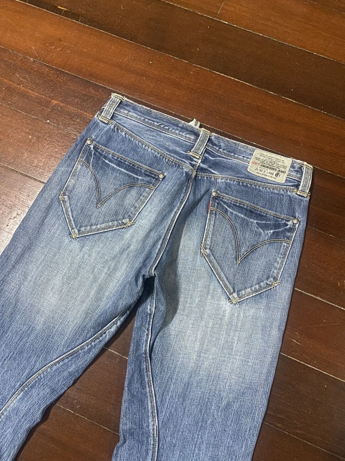 Levi's Vintage Clothing Levis Engineered 1999 mud wash flare Faded Baggy Jeans Size US 35 - 12 Thumbnail