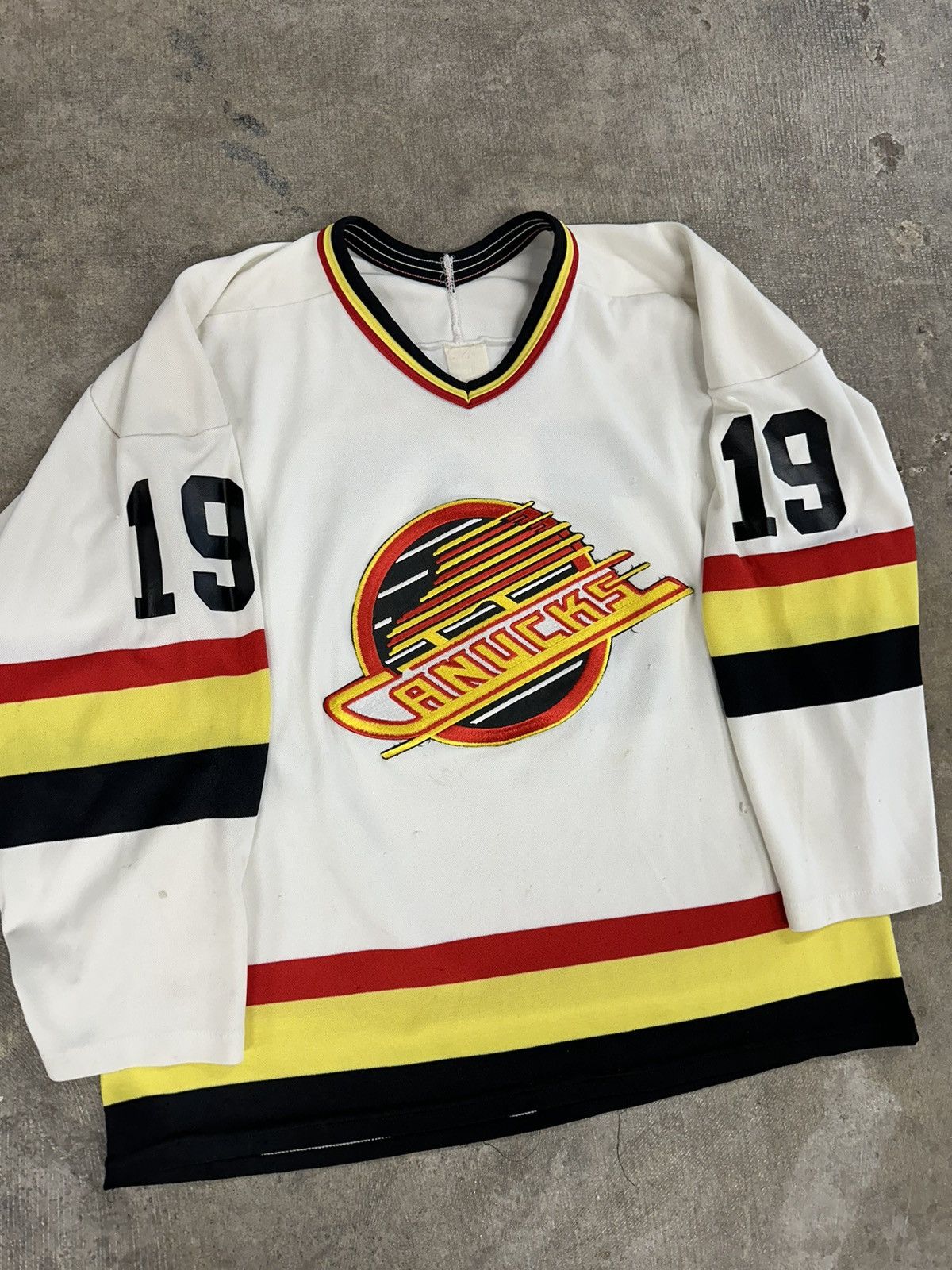Ccm Vintage 90s CCM Vancouver Canucks Hockey Jersey #19 READ Size US L / EU 52-54 / 3 - 3 Thumbnail