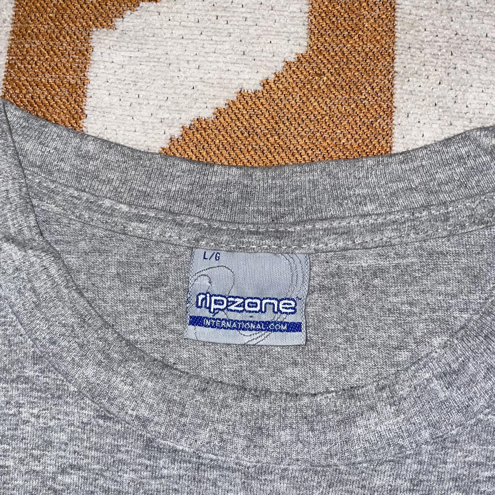 Designer Ripzone 90s Surf Crossbones Graphic T-Shirt L Size US L / EU 52-54 / 3 - 5 Thumbnail