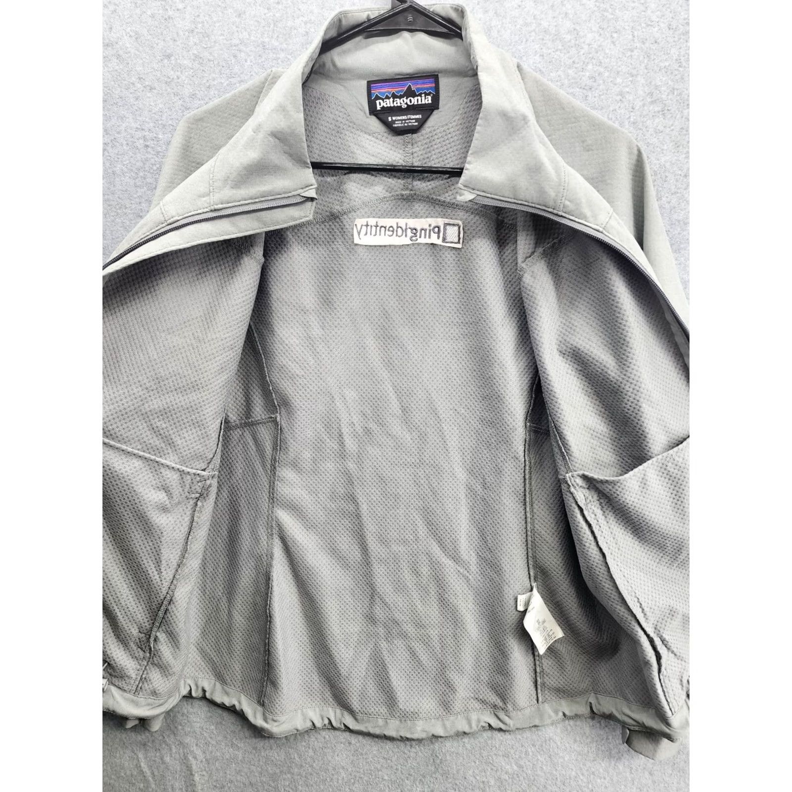 Patagonia Womens Patagonia Worn Wear Jacket Long Sleeve Full Zip Gray Softshell S Small Gr ay Logo Zipper Regular Fit Casual Modern Size S / US 4 / IT 40 - 7 Thumbnail