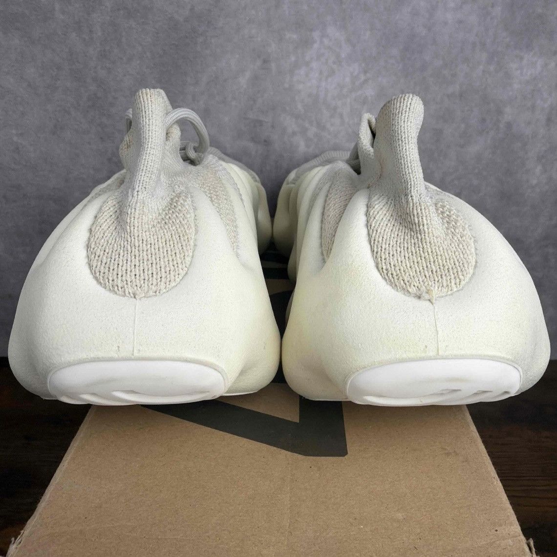 Adidas × Kanye West Adidas Yeezy 450 Cloud White Size 12 H68038 Men’s Sneakers Size US 12 / EU 45 - 5 Thumbnail
