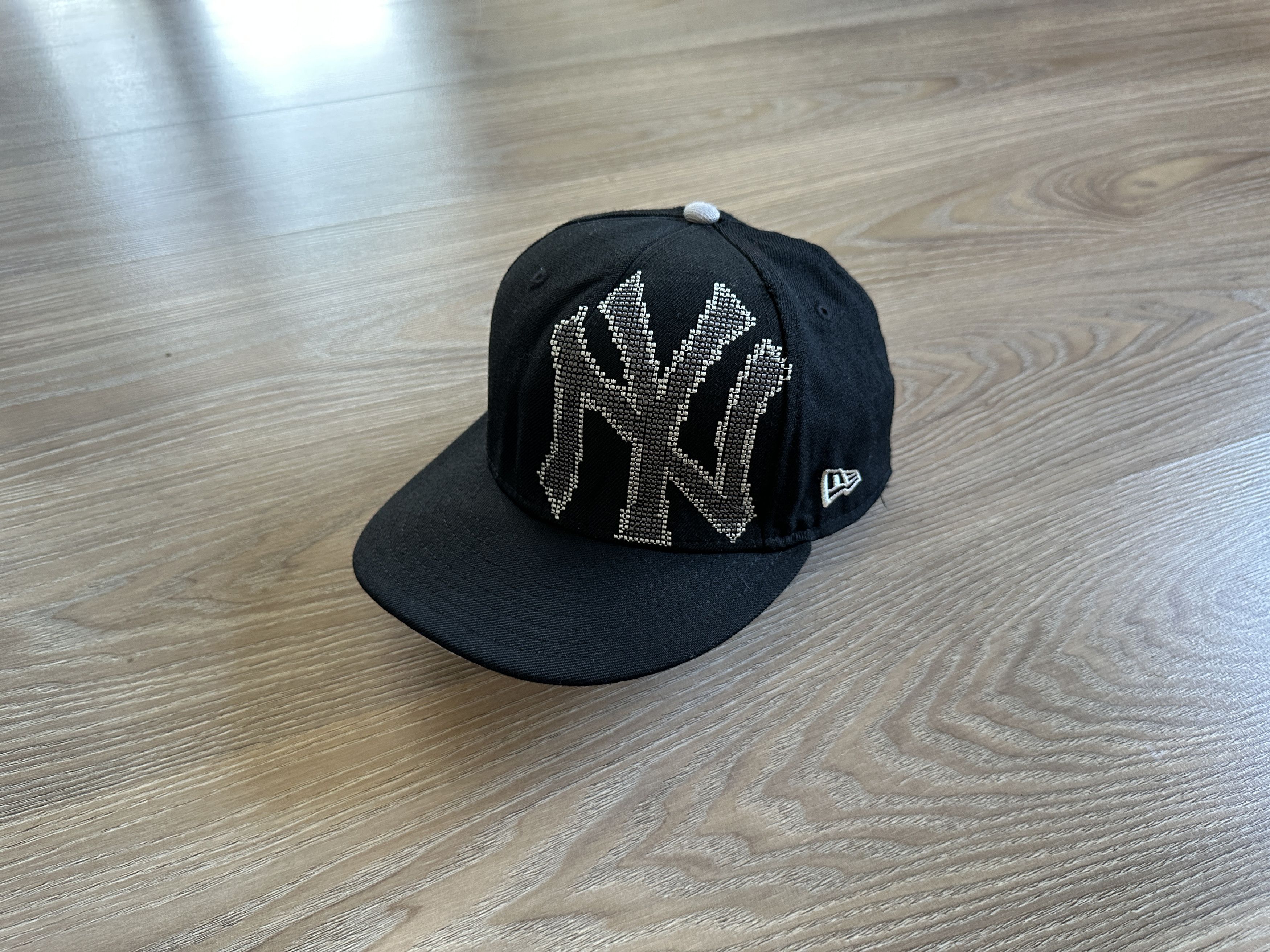 New Era × New York Yankees Vintage New Era New York Yankees Embroidered Logo Snapback Size ONE SIZE - 1 Thumbnail
