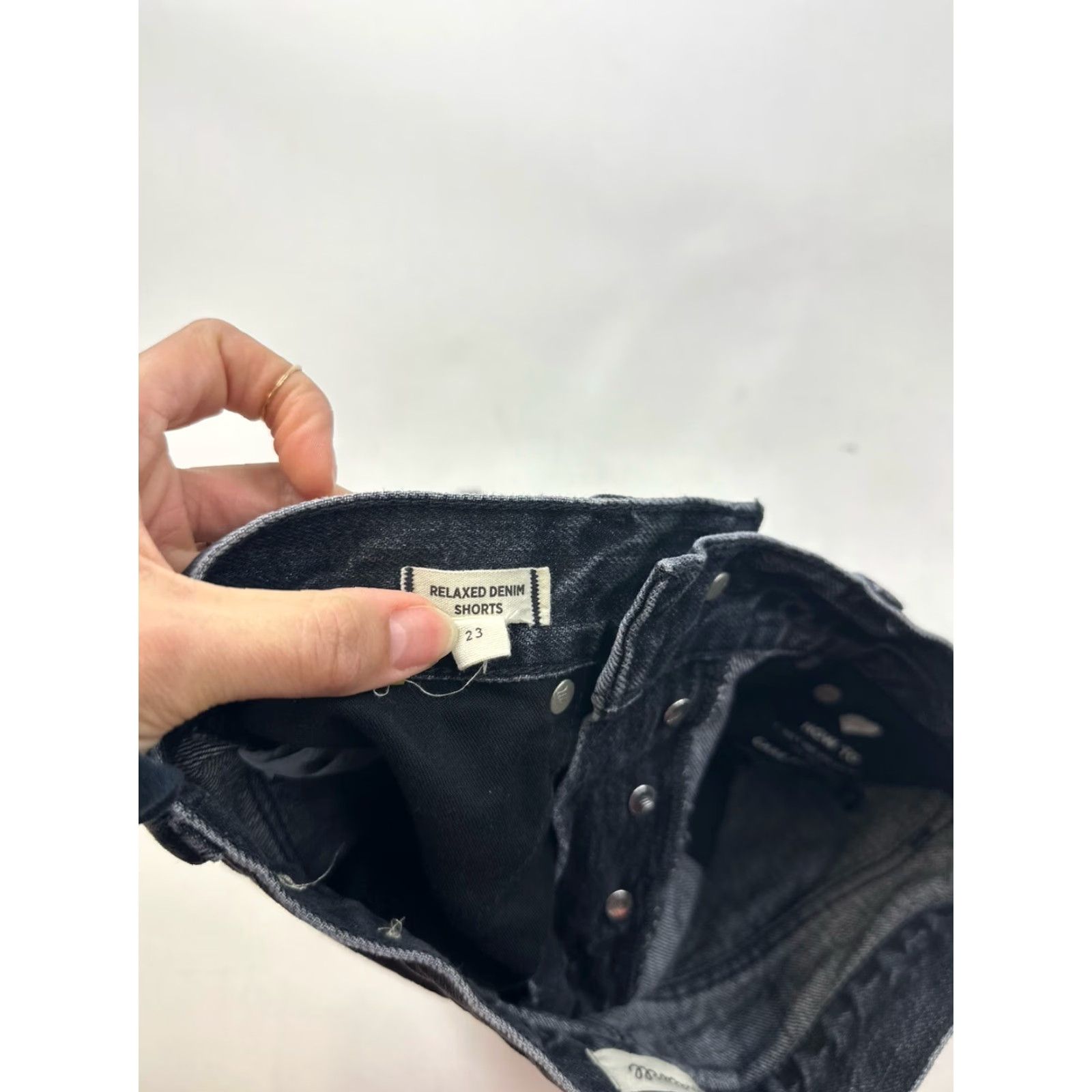 Madewell Madewell Shorts Women’s 23 Black Cut-Off Denim Relaxed Mid Rise 100% Cotton Pockets Casual Beach Travel Walking Girls Mens? Size 40" / US 18 - 5 Thumbnail