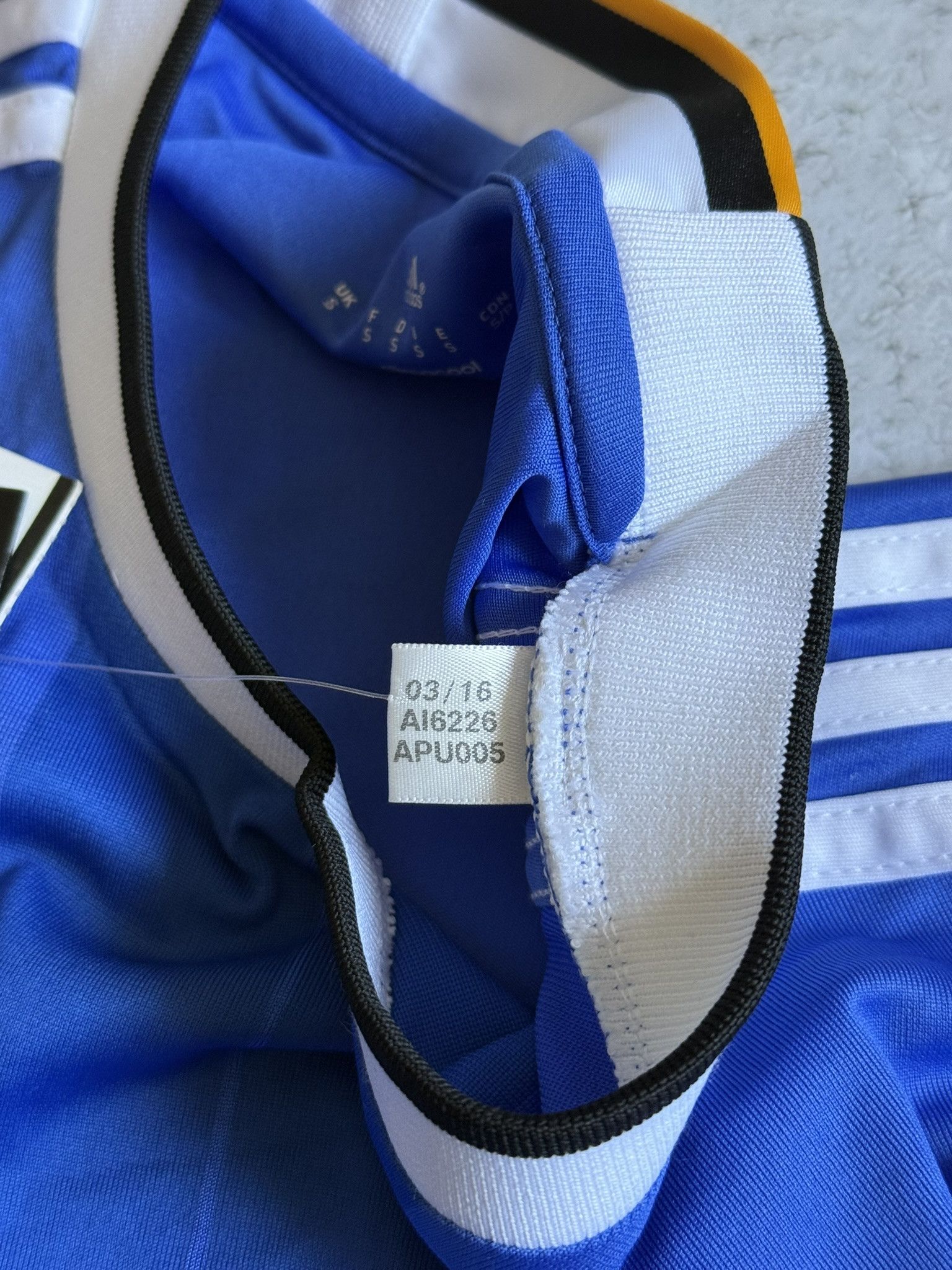 Adidas JUVENTUS 2016 2017 AWAY FOOTBALL SHIRT JERSEY MAGLIA S Size US S / EU 44-46 / 1 - 6 Thumbnail