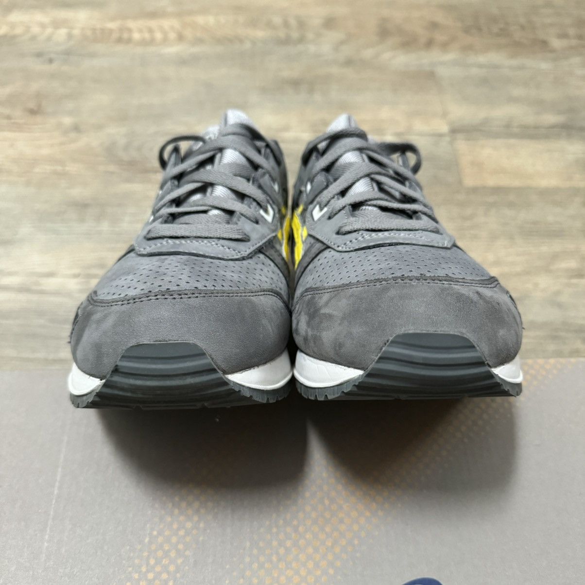 Asics × Ronnie Fieg ASICS Ronnie Fieg x Gel Lyte 3 III Super Yellow Kith Size US 9 / EU 42 - 6 Thumbnail