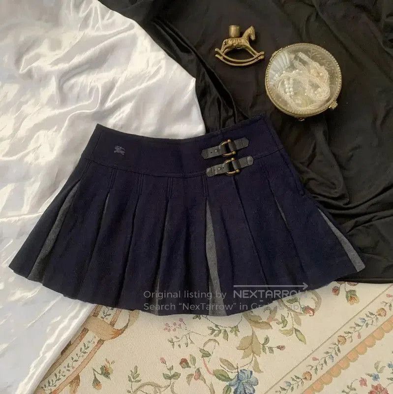 Burberry Burberry Pleated Wool Mini Skirt in Dark Blue. Size 24" / US 00 / IT 34 - 3 Thumbnail