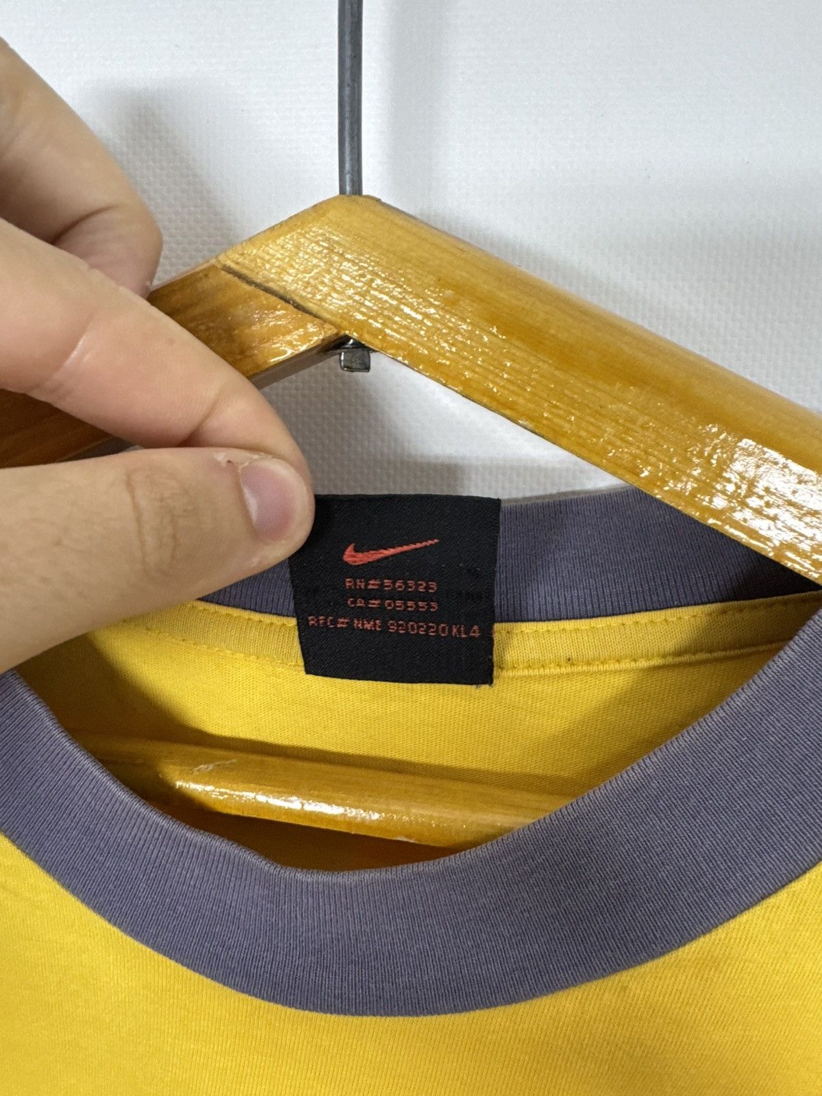 Nike Vintage Y2K Nike T Shirt Center Logo Streetwear Hype Size US L / EU 52-54 / 3 - 10 Thumbnail