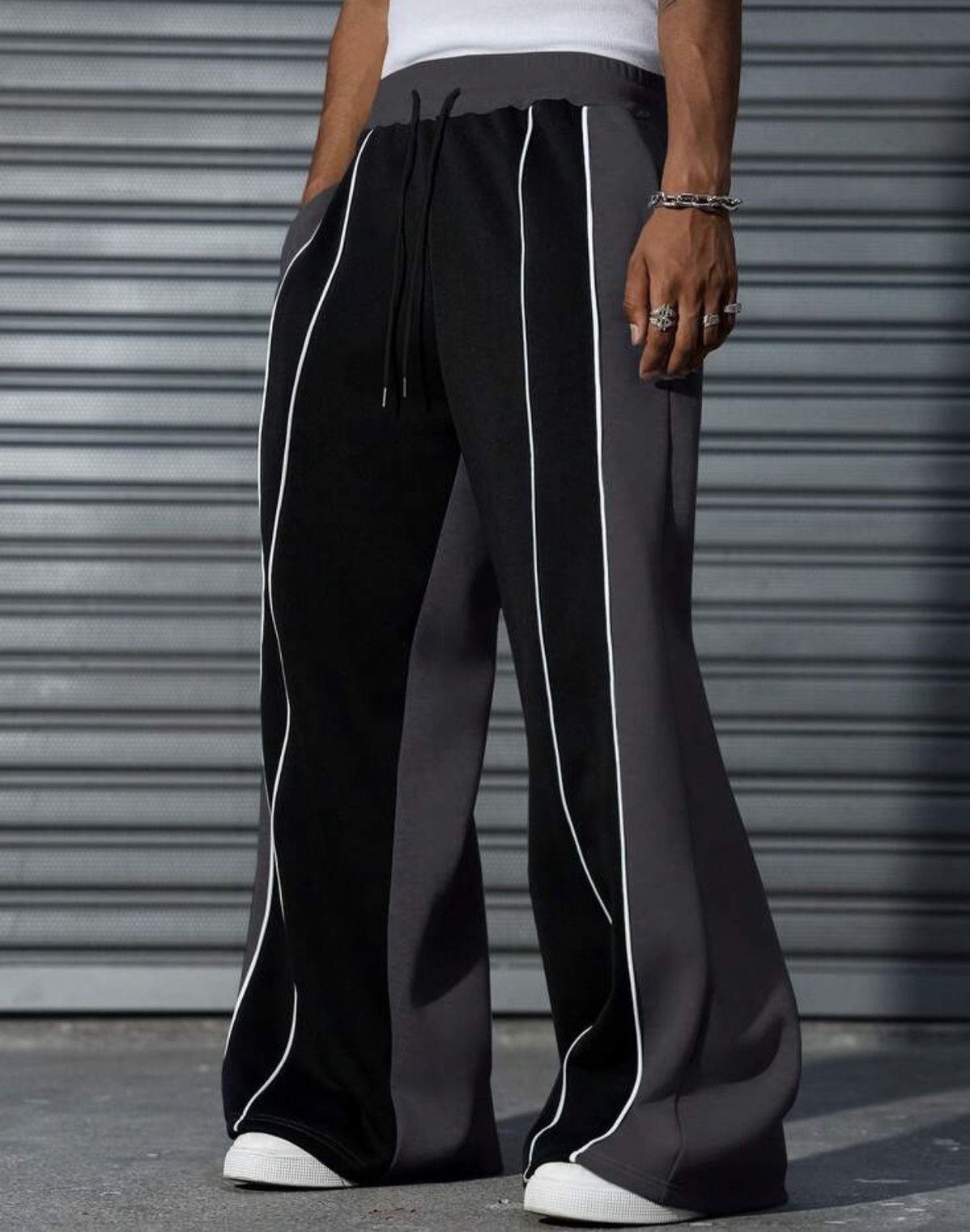Japanese Brand Wide-Leg Track Pants Black White Piping Baggy Athleisure Size US 34 / EU 50 - 1 Thumbnail