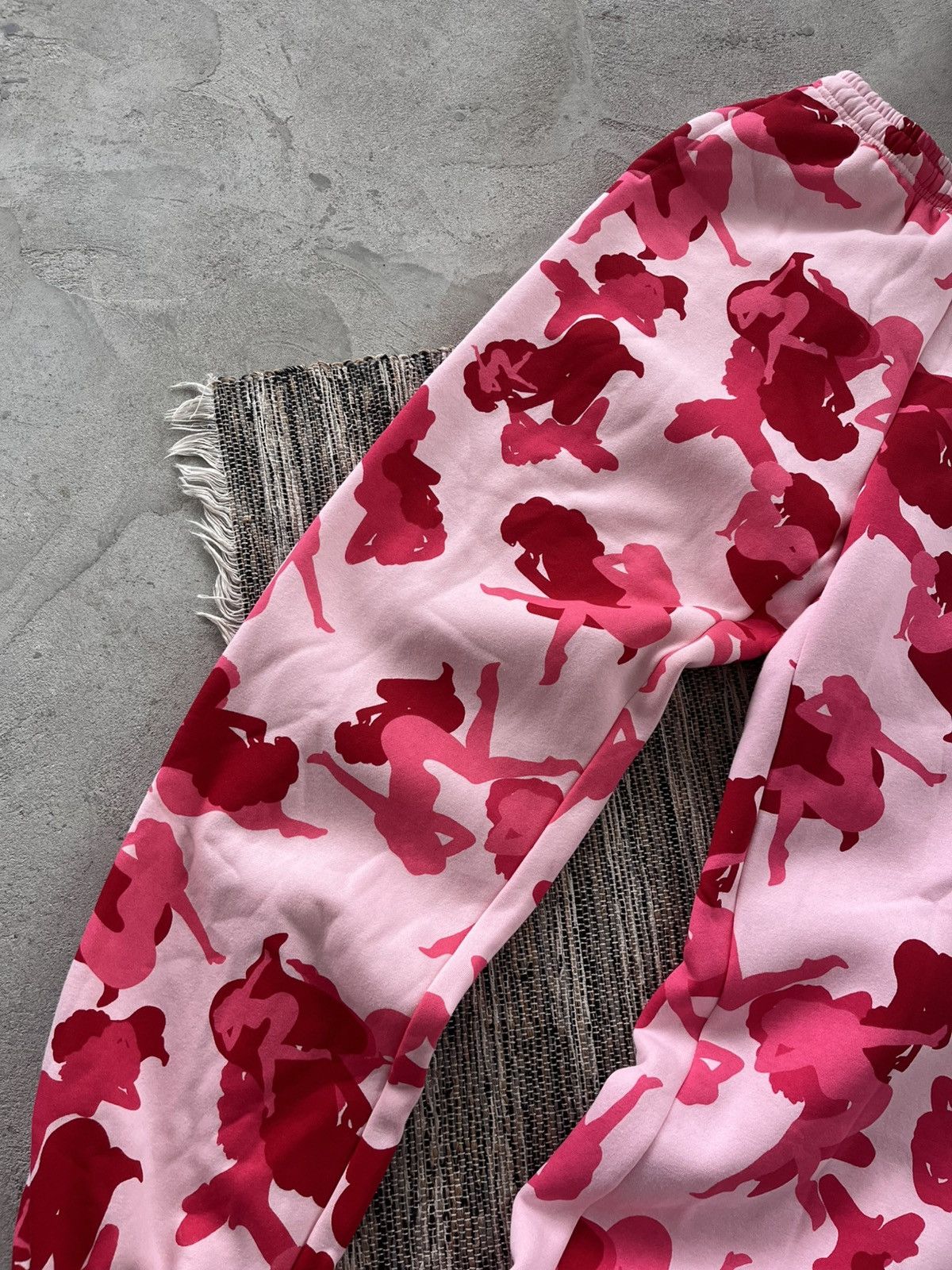 Named Collective Hype Named Collective Unrealistic Pink camouflage Sweatpants Size US 32 / EU 48 - 5 Thumbnail