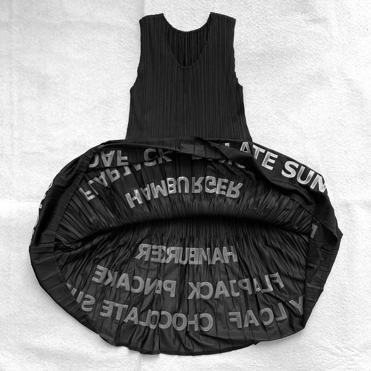 Pleats Please Issey Miyake Pleats Please Issey Miyake SS2004 Fast Food Menu Dress Size M / US 6-8 / IT 42-44 - 2 Thumbnail