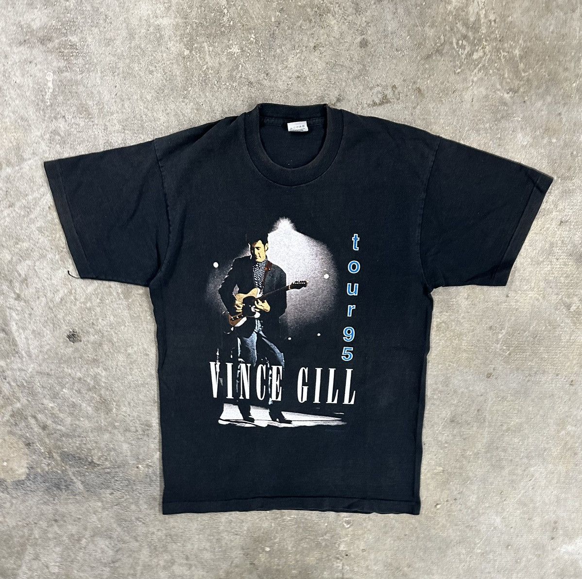 Vintage Vintage 90s Vince Gill Tour 95 Concert Band T-Shirt Size US L / EU 52-54 / 3 - 1 Thumbnail
