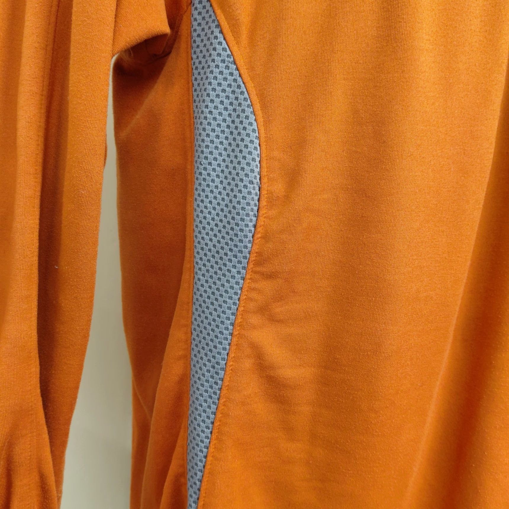Asics ASICS Shirt Women's Medium Orange 1/4 Zip Base Layer High Neck Long Sleeve Athletic Activewear Women Mens? Size M / US 6-8 / IT 42-44 - 4 Thumbnail