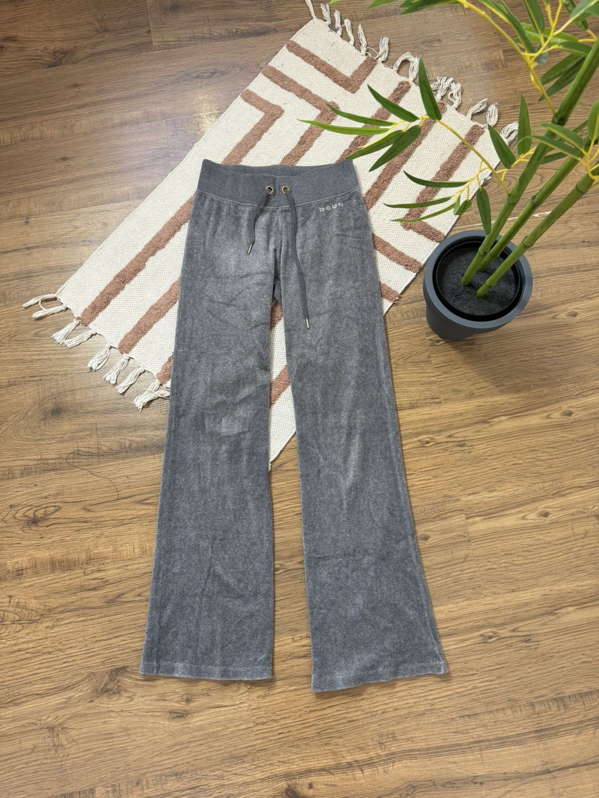 Bebe VINTAGE BEBE 2000s VELOUR STRAIGHT PANTS Size 26" / US 2 / IT 38 - 1 Thumbnail