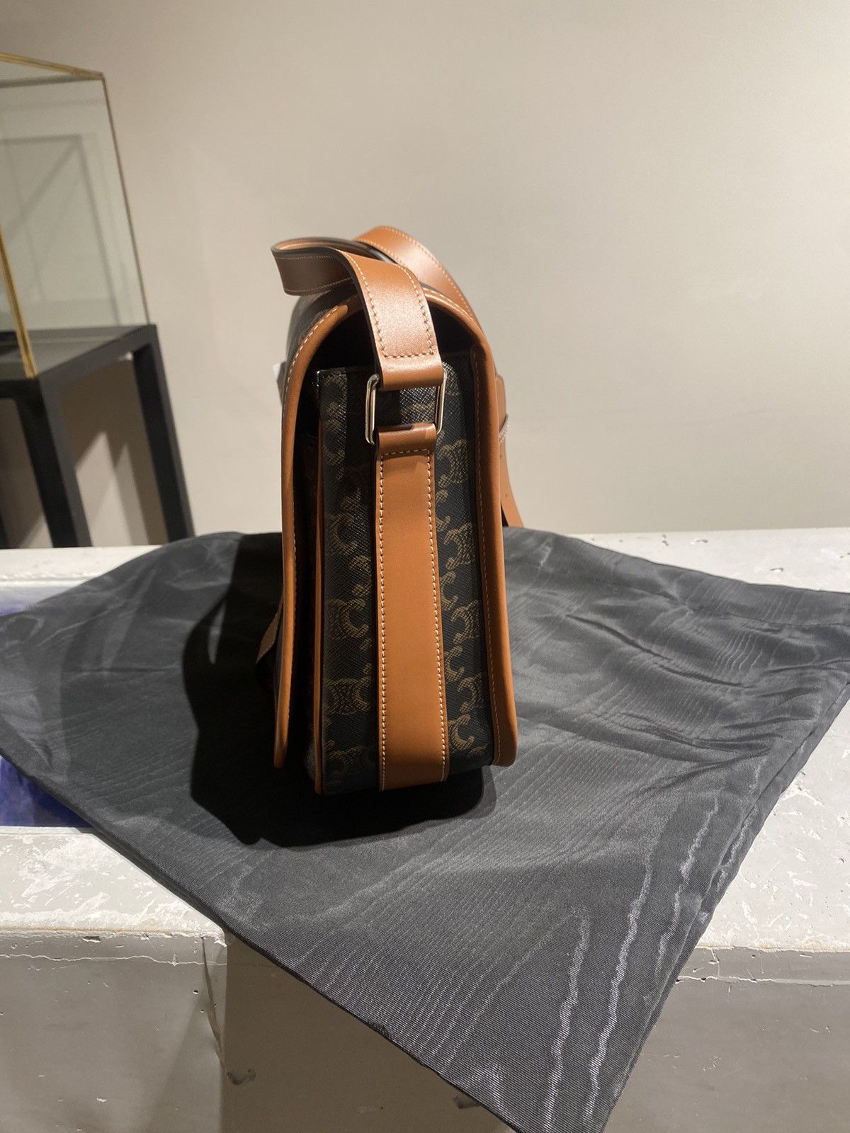 Celine BNWT Celine Logo Triomphe Messenger Bag Size ONE SIZE - 3 Thumbnail