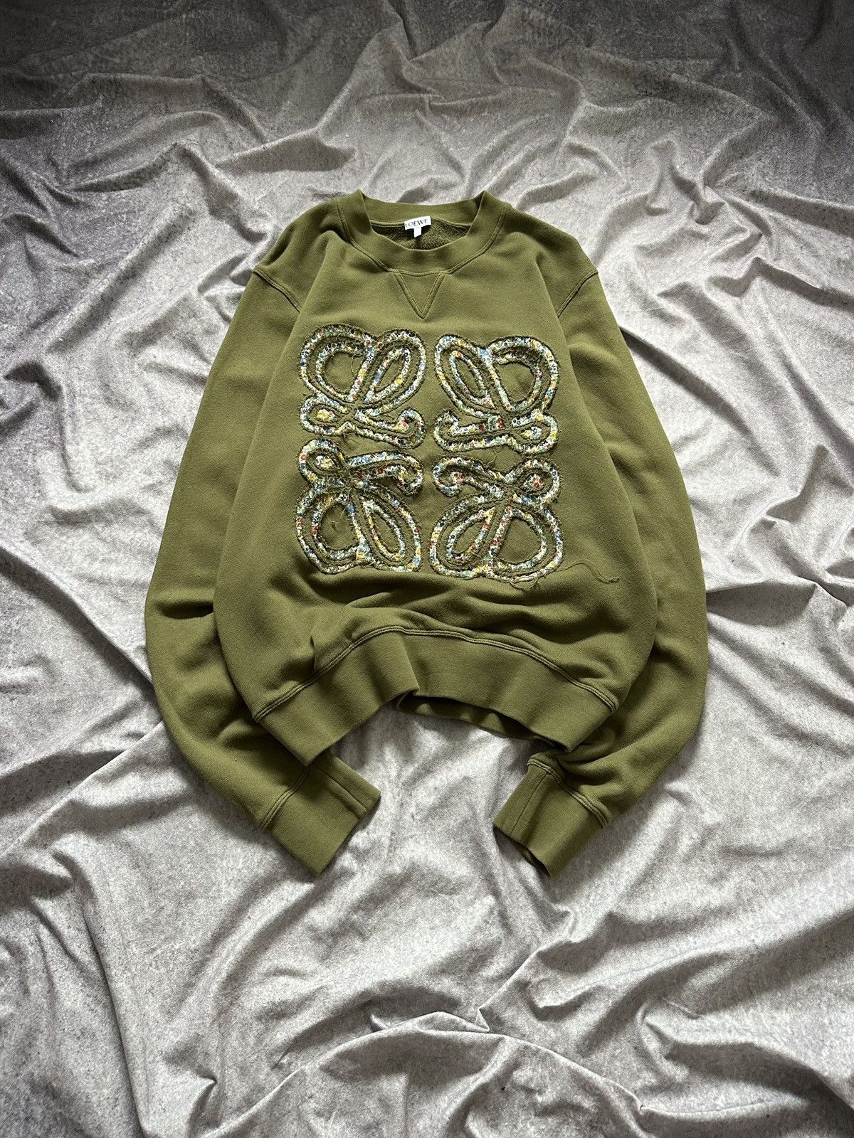 Loewe Loewe Slim Fit Anagram Flowers Logo Embroidered Sweatshirt Size US S / EU 44-46 / 1 - 1 Thumbnail