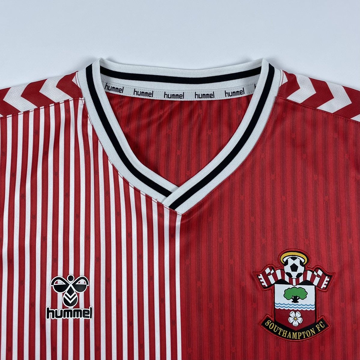 Hummel Hummel Southampton FC 2023/24 Soccer Jersey Football Shirt Size US L / EU 52-54 / 3 - 4 Thumbnail