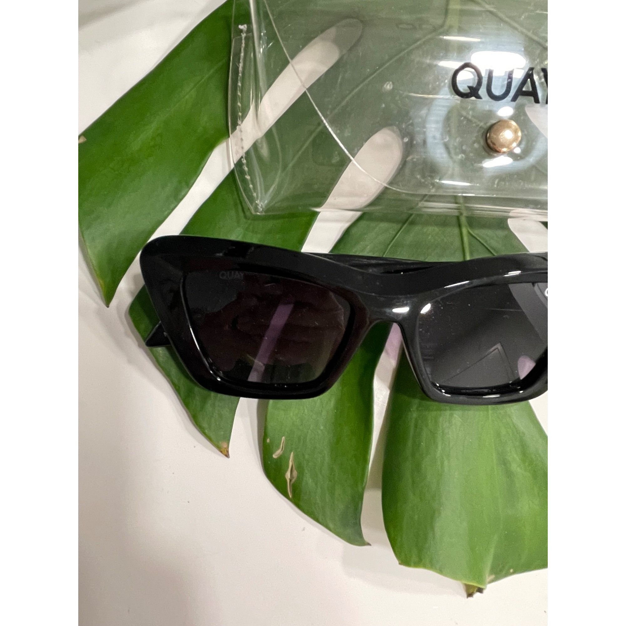 Quay Quay On the Radio Black Cat Eye frame Polarized Sunglasses Size ONE SIZE - 5 Thumbnail