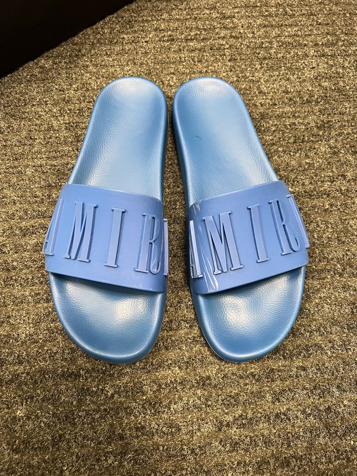 Amiri slides