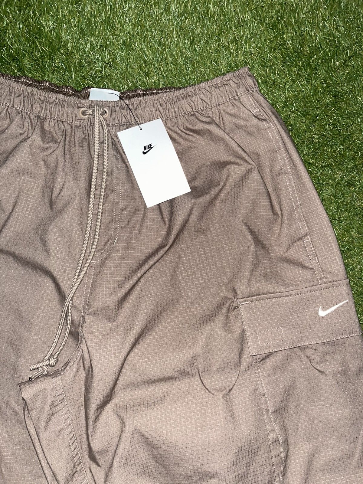 Nike Nike new cargo pants Size US 32 / EU 48 - 2 Thumbnail
