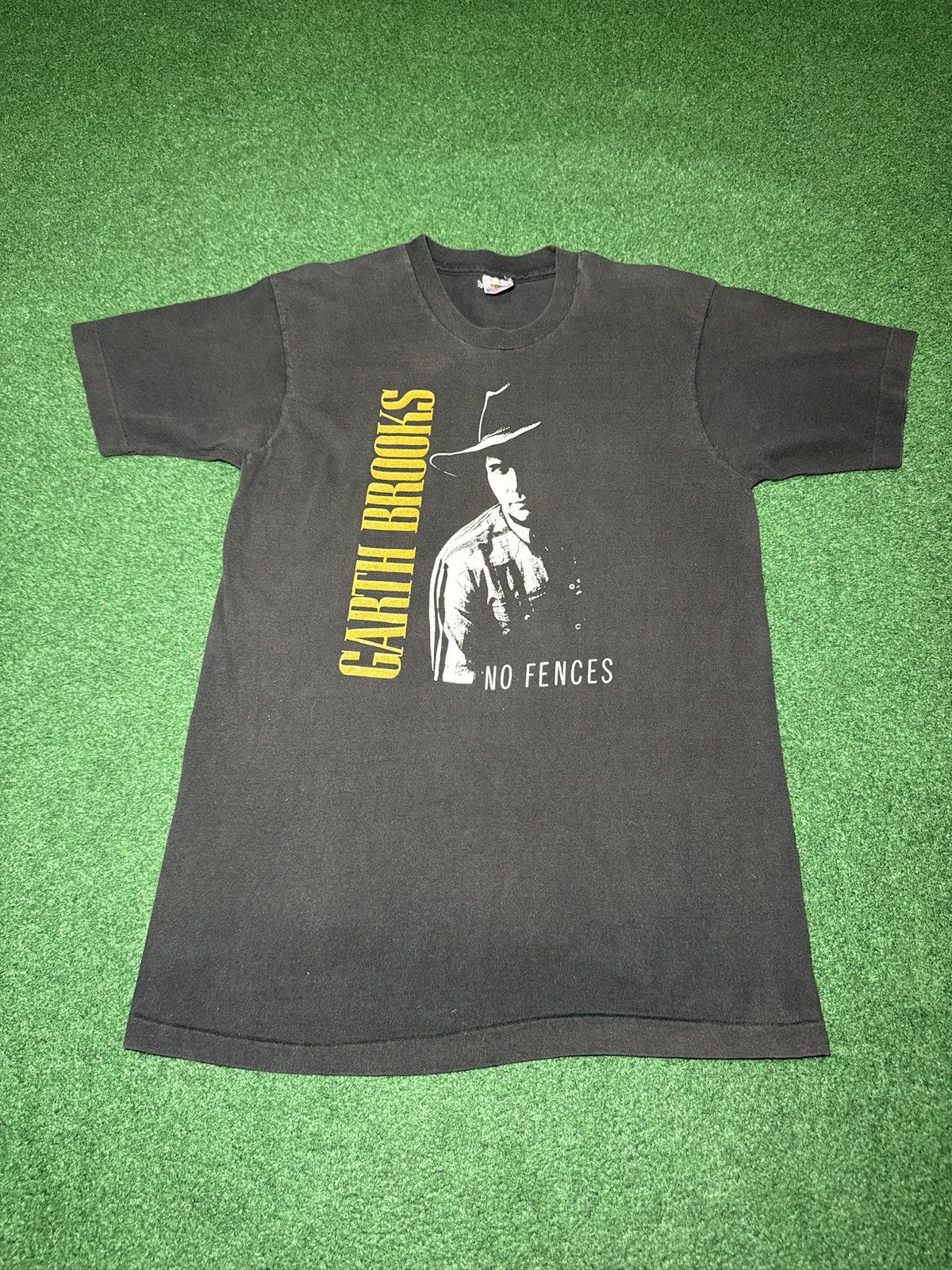 Band Tees Garth Brooks No Fences Concert Tour Band T Shirt 90s 19x31 Size US M / EU 48-50 / 2 - 1 Thumbnail
